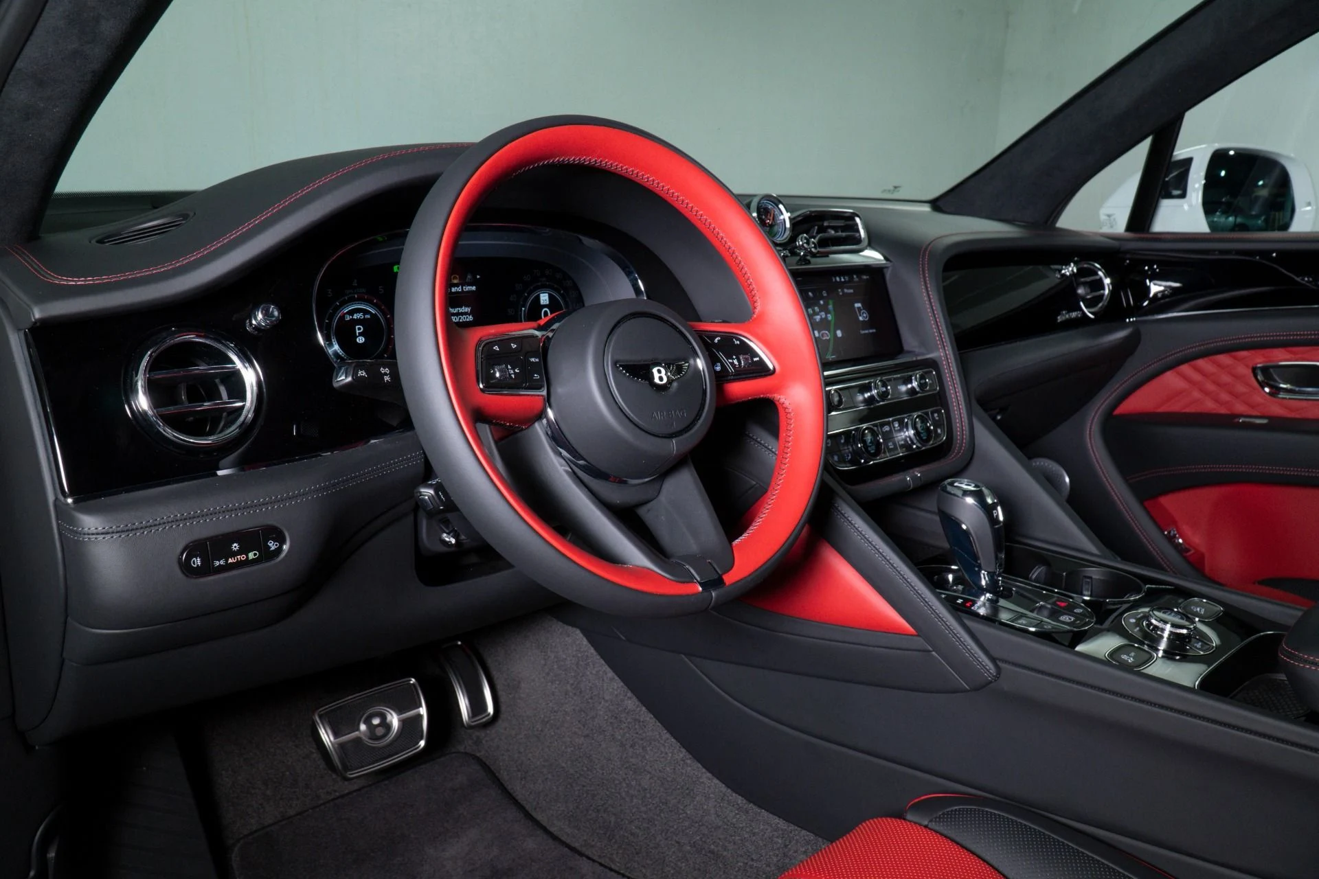 mph014_2902732457_New_2026_Bentley_Bentayga_AZURE_1777652683_575fe40335