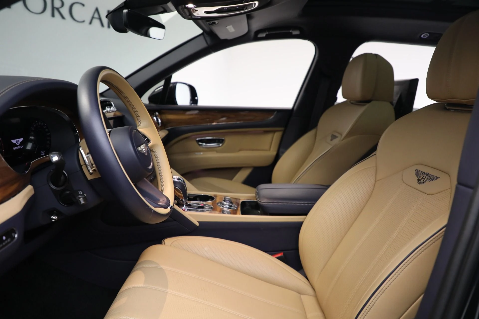 mph014_2906524644_Used_2024_Bentley_Bentayga_EWB_V8_3fb11bf52c