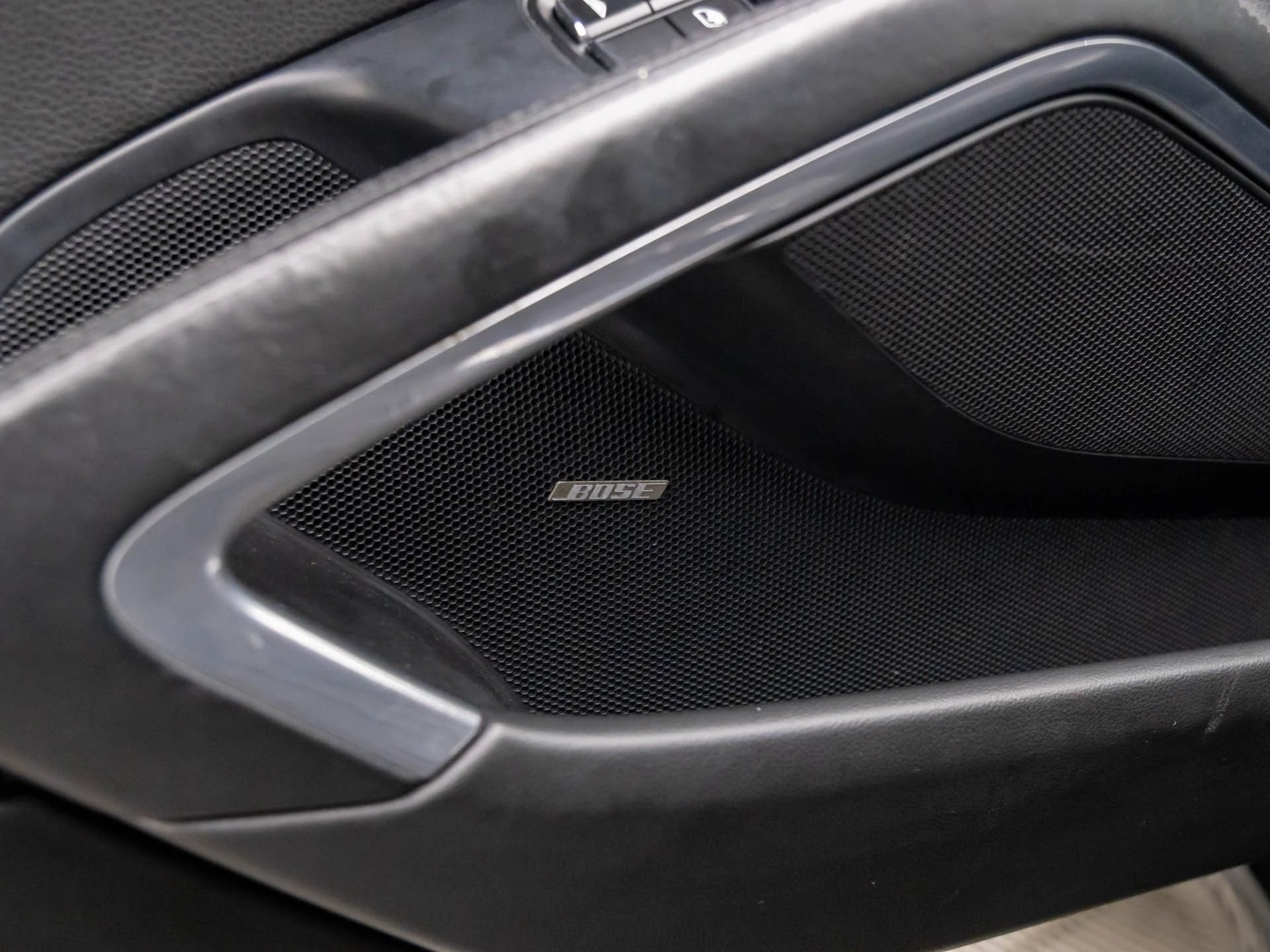 mph014_2907186906_640275a3c2c52464be4099ede2facf57x_5e224f7f5d