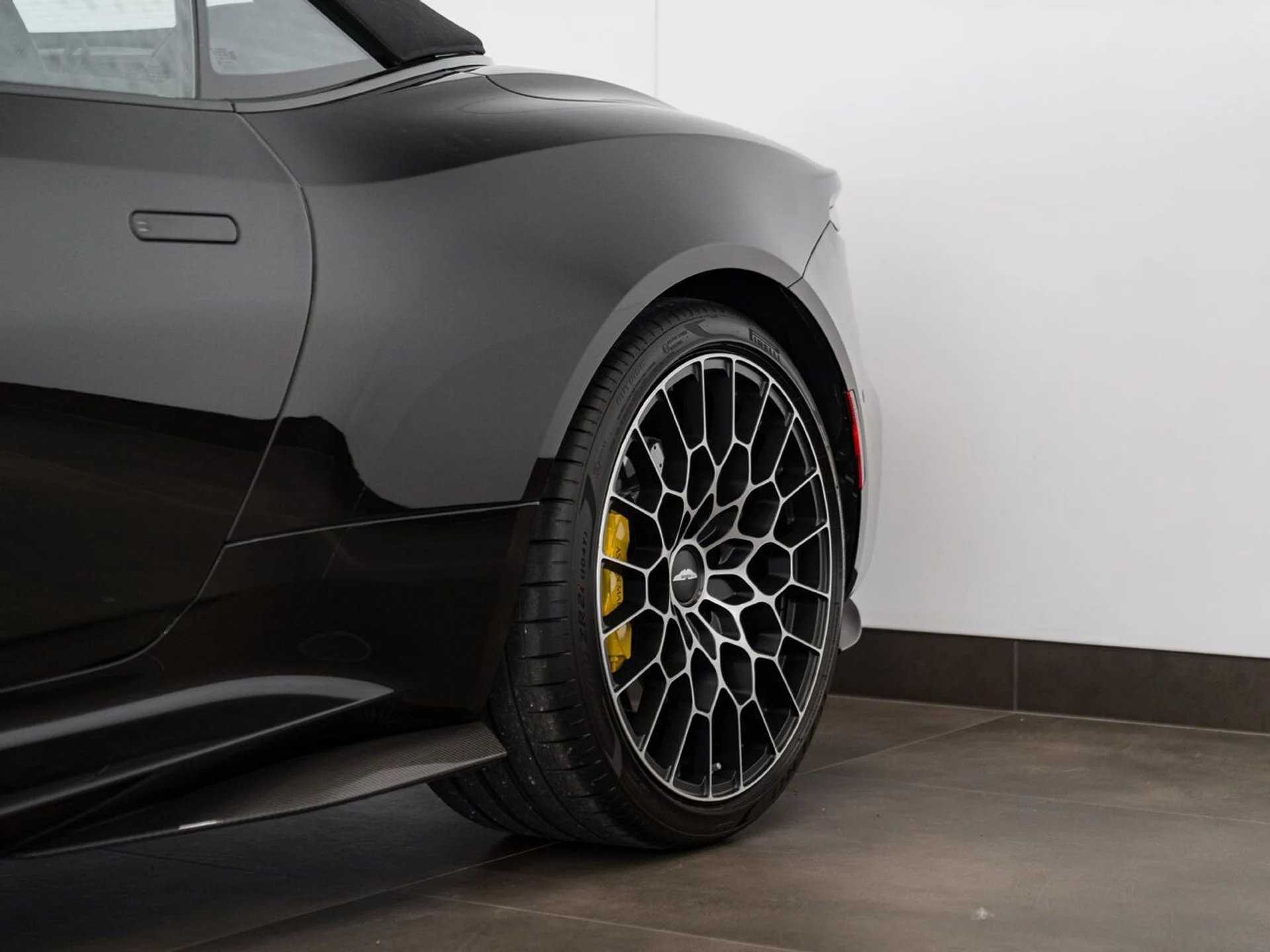 mph014_2909434360_aston_martin_dbs_2023_jpg_v_1773863537_b9db92e57a