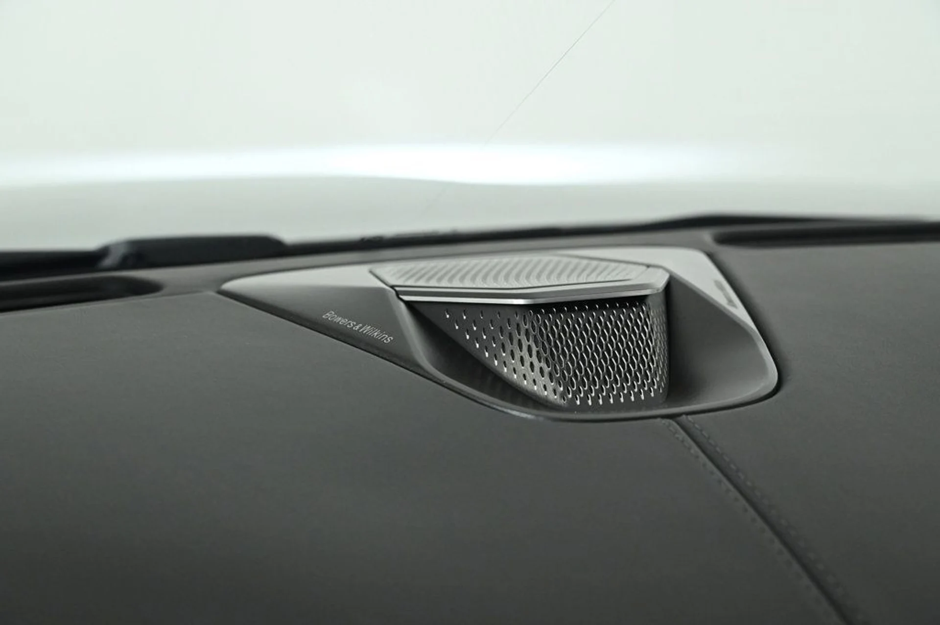 mph014_2918771520_new_2026_aston_martin_db12_11350_22941793_14_1024_638afede0f