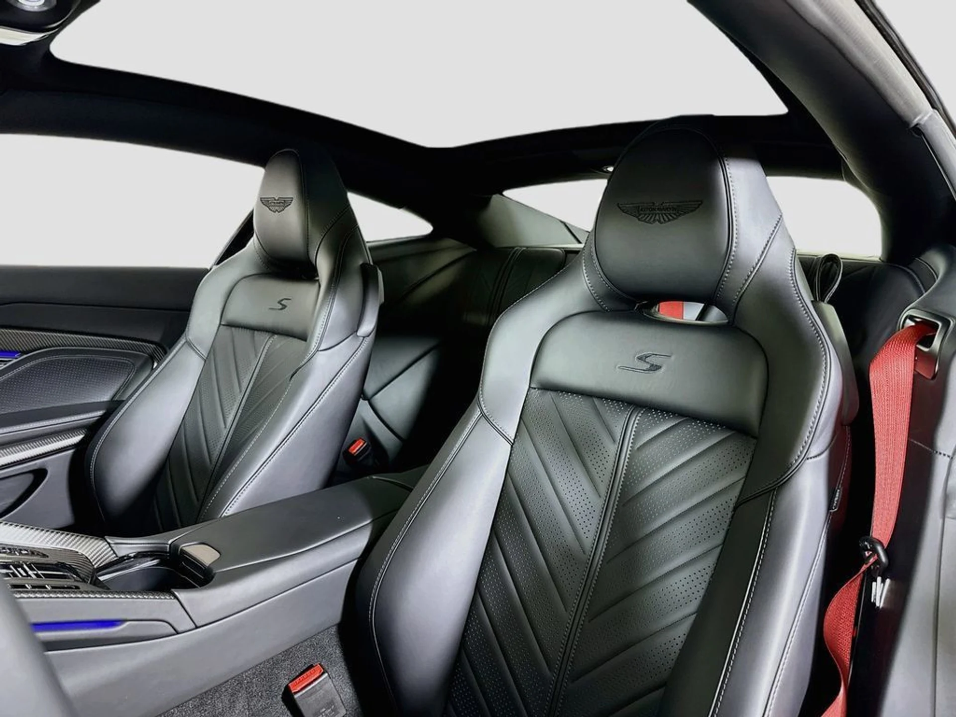 mph014_2922903858_new_2026_aston_martin_db12_scoupe_11350_23060262_15_1024_5d2ce1985c