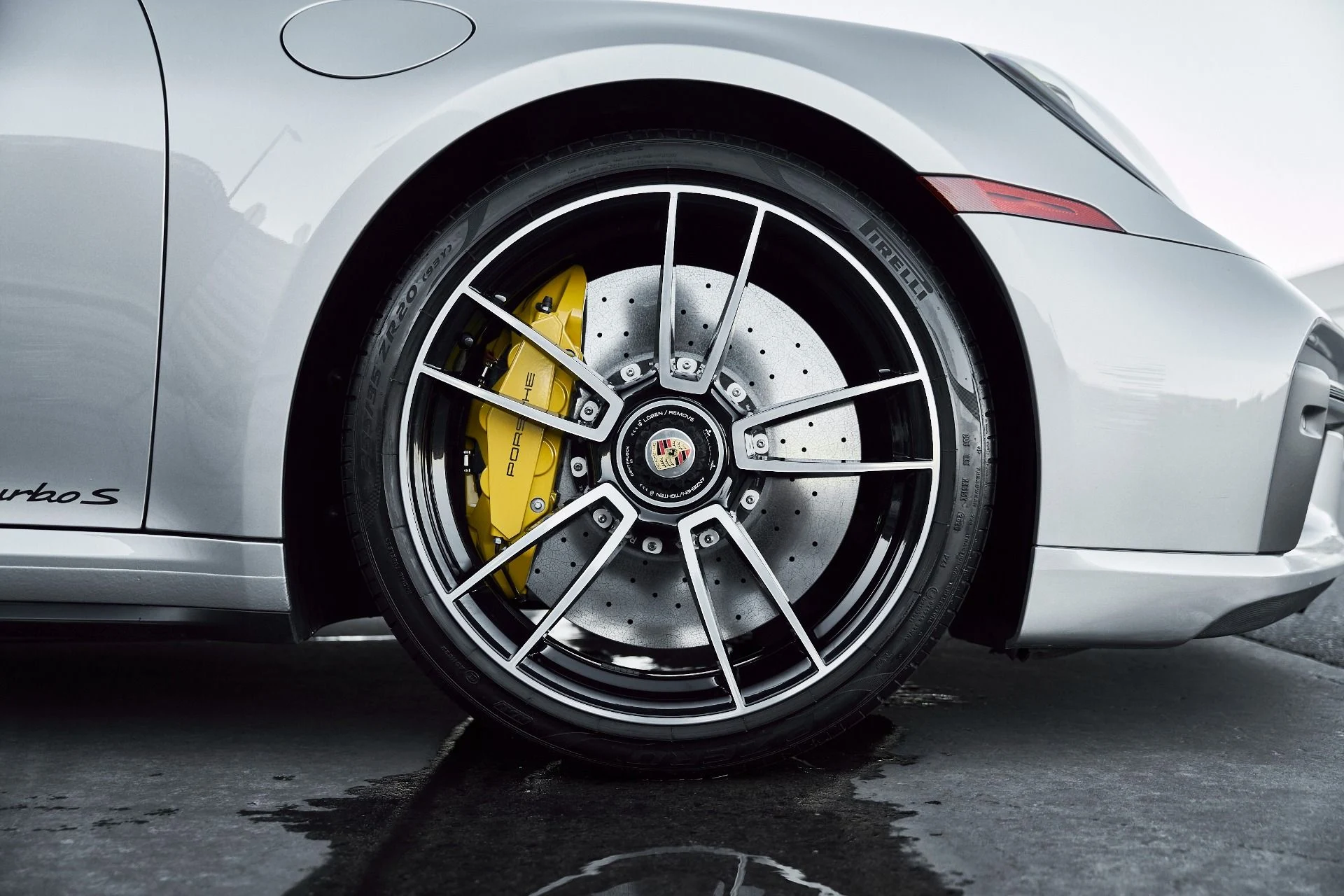 mph014_2922976430_Used_2021_Porsche_911_Turbo_S_1769305644_32ea9f0bba