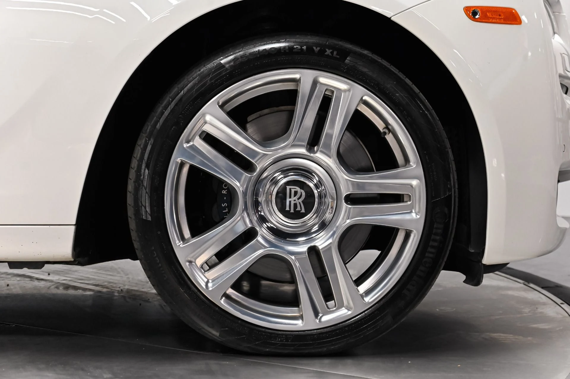 mph014_2931109223_Used_2017_Rolls_Royce_Ghost_Base_1793114215_05e364e63b