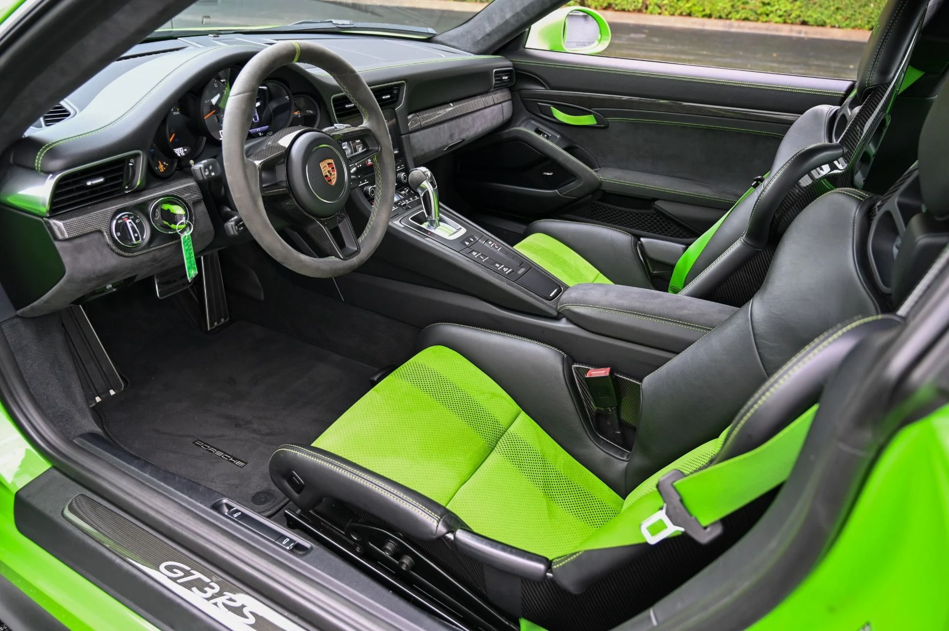 mph014_2932730810_Used_2019_Porsche_911_GT_3_RS_1778272615_d0d7225ba5