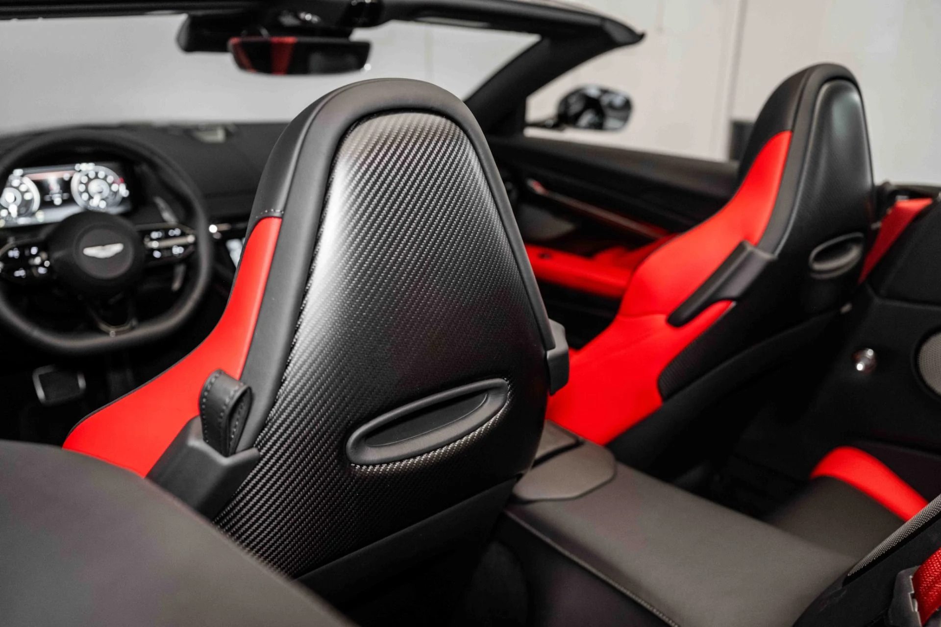 mph014_2941666902_Used_2025_Aston_Martin_DB_12_VOLANTE_Volante_1726938733_d52ac2eec6