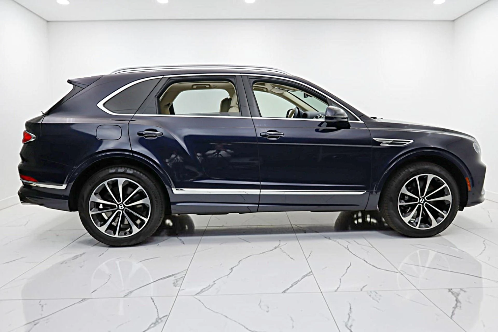 mph014_2947465660_Used_2023_Bentley_Bentayga_V8_e035d9d59e