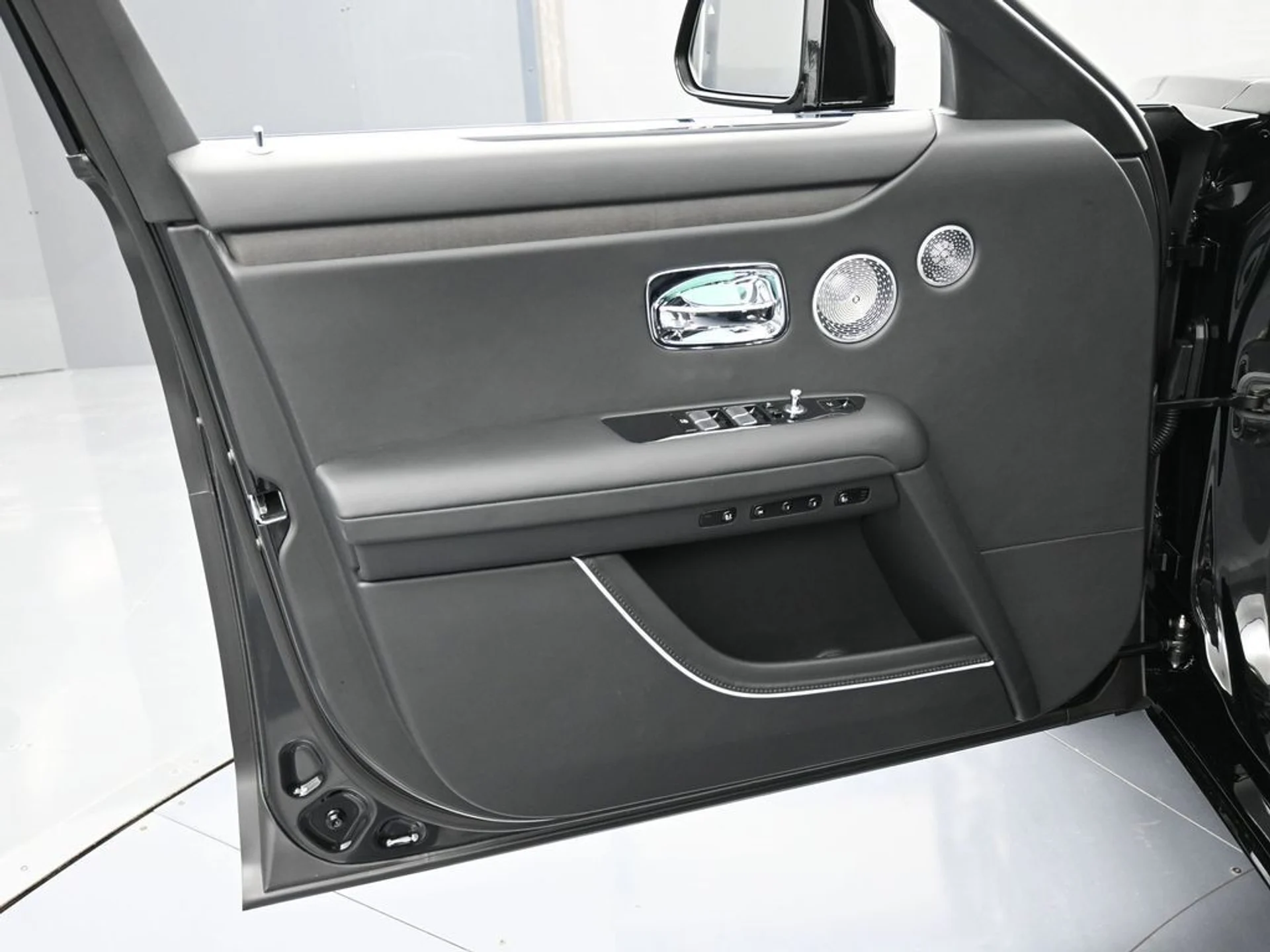 mph014_2950265918_image_14_5bce2301bd