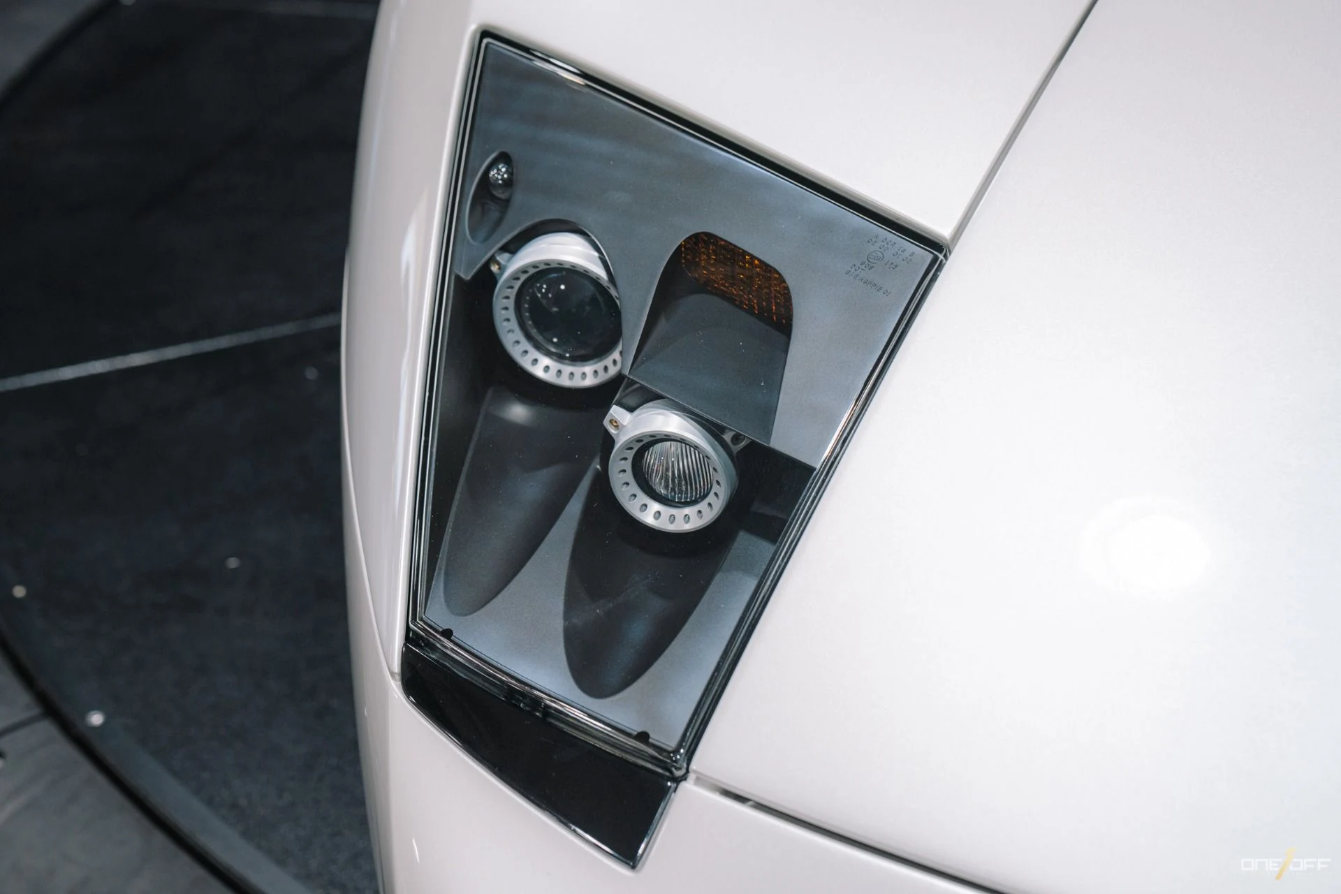 mph014_2956789980_Used_2009_Lamborghini_Murcielago_LP_640_in_Balloon_White_over_Red_Interior_w_Front_Lift_1754600274_1e0a75e993