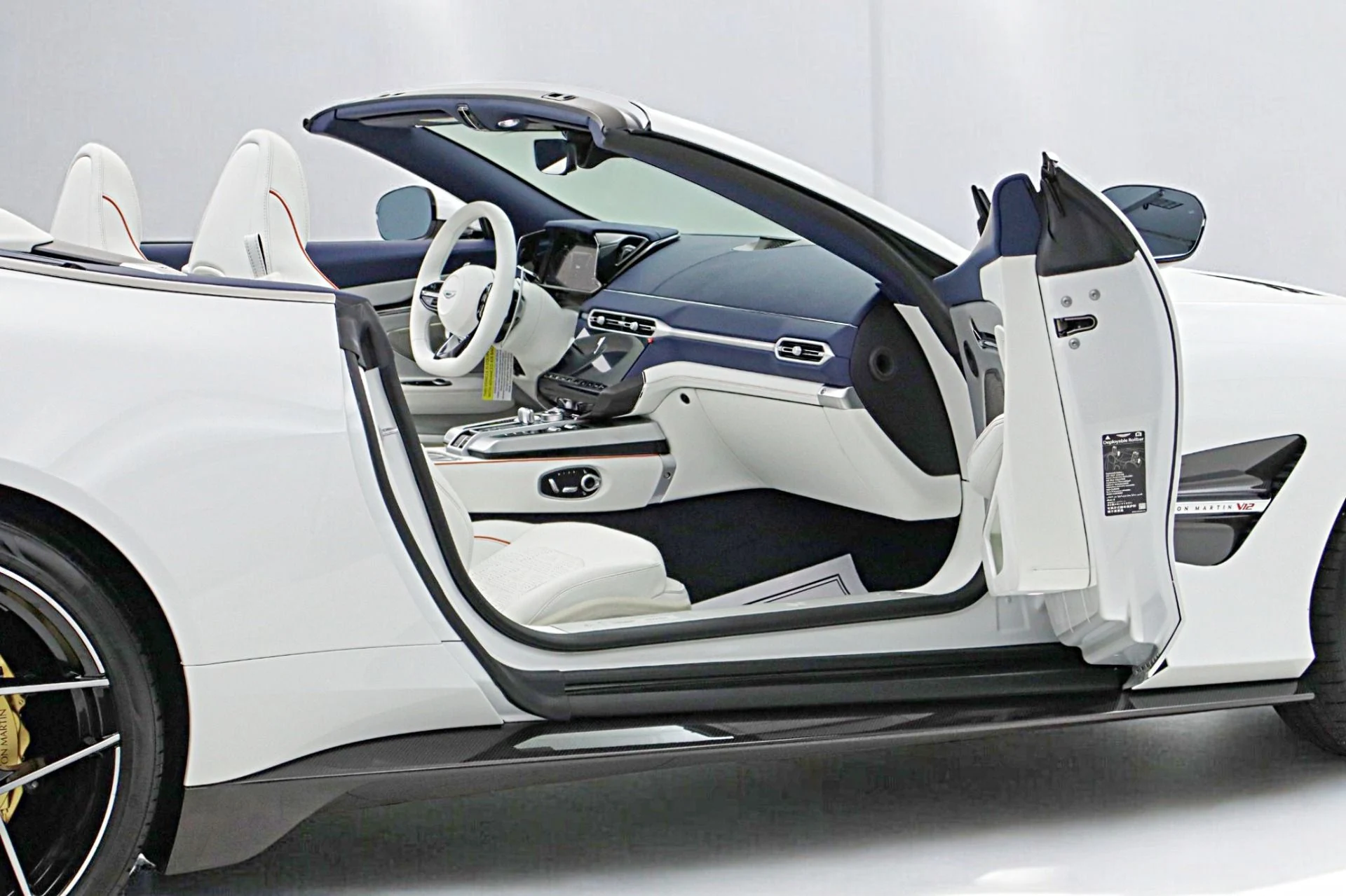 mph014_2963017400_New_2026_Aston_Martin_Vanquish_Volante_94c1b9d8b0