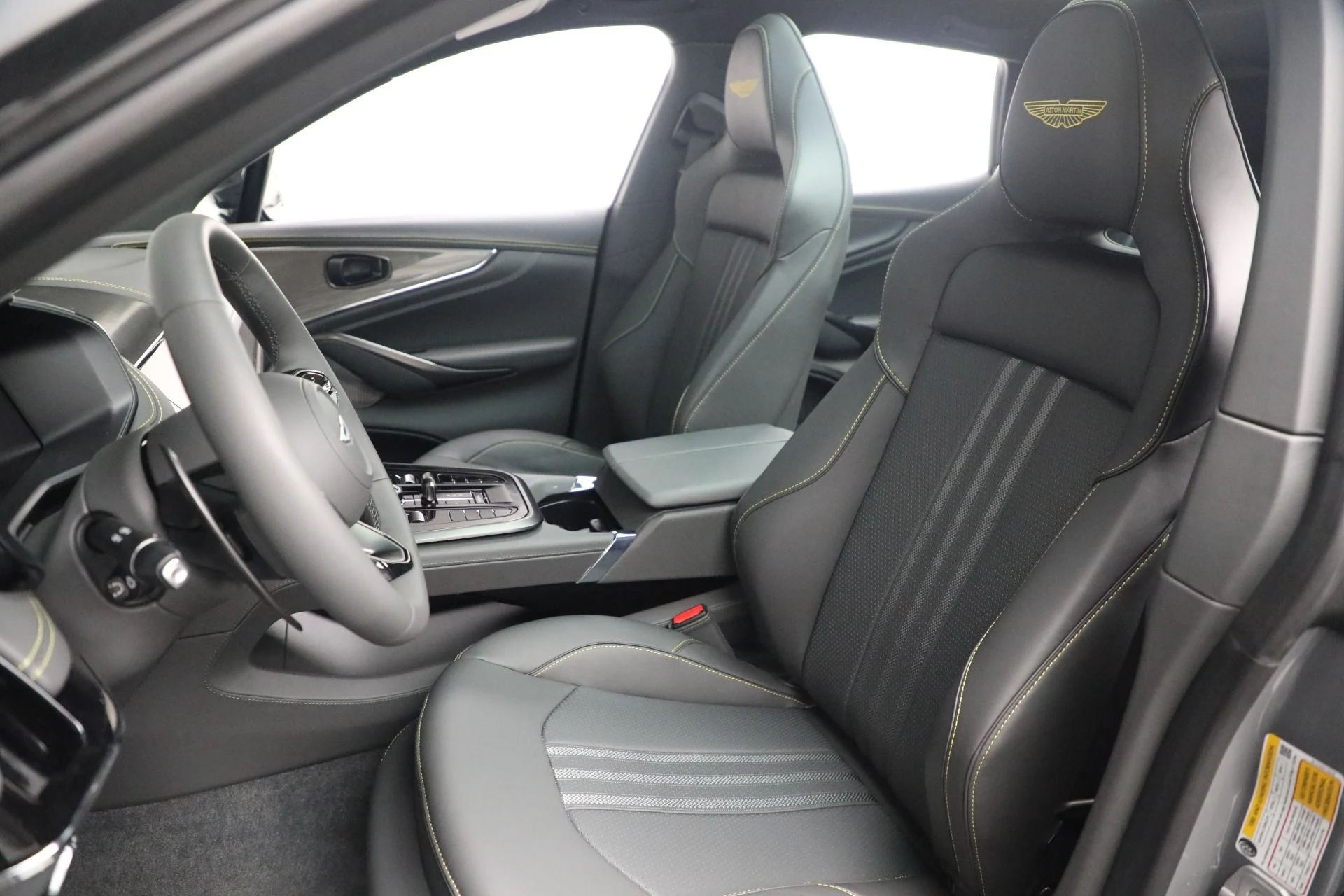 mph014_2969581136_Used_2025_Aston_Martin_DBX_707_707_bbd0893e00