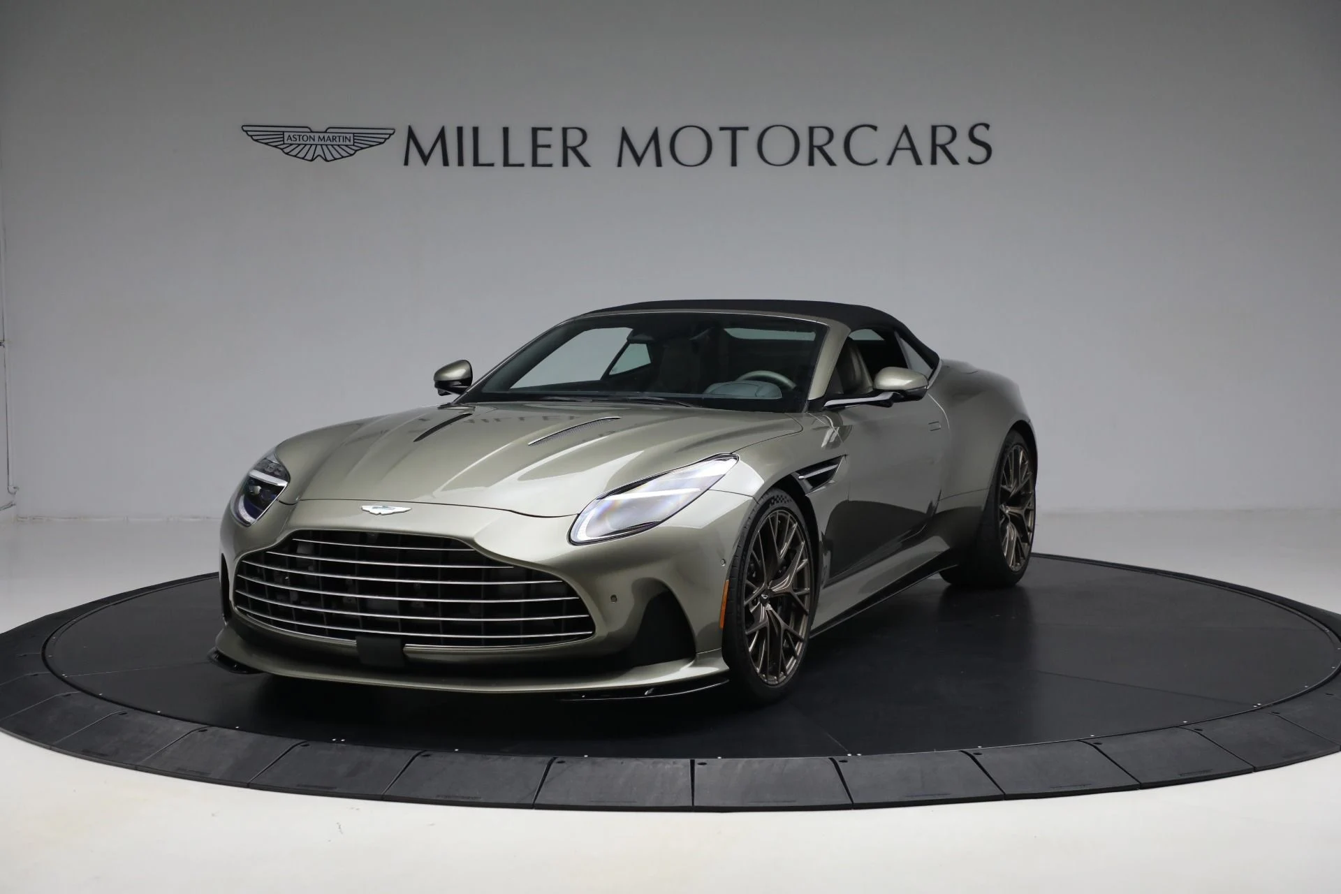 mph014_2971314649_New_2024_Aston_Martin_DB_12_Volante_f48a887279