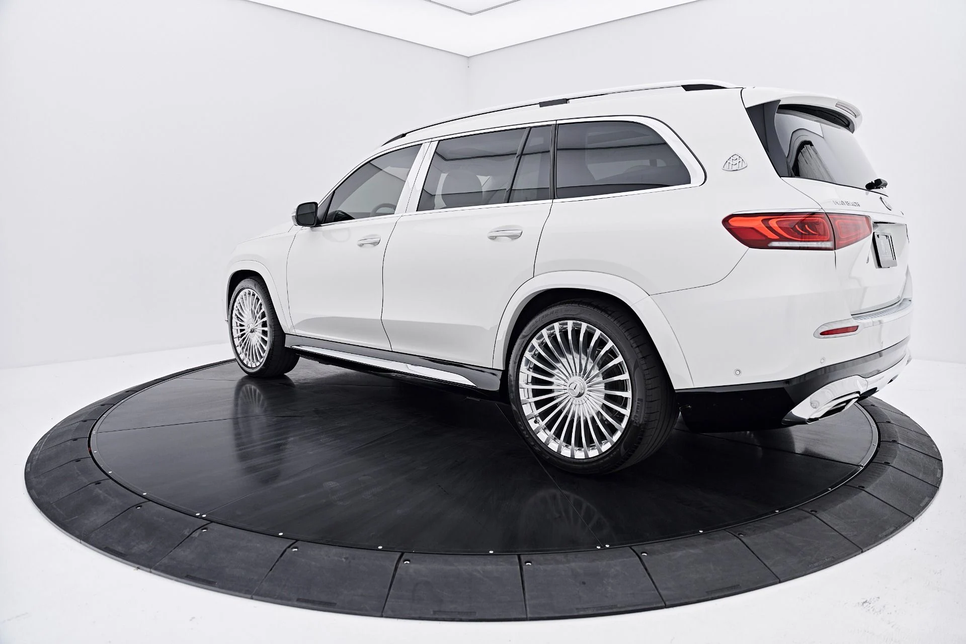 mph014_2974528668_Used_2023_Mercedes_Benz_GLS_Maybach_GLS_600_1789174487_edf3cc64f3