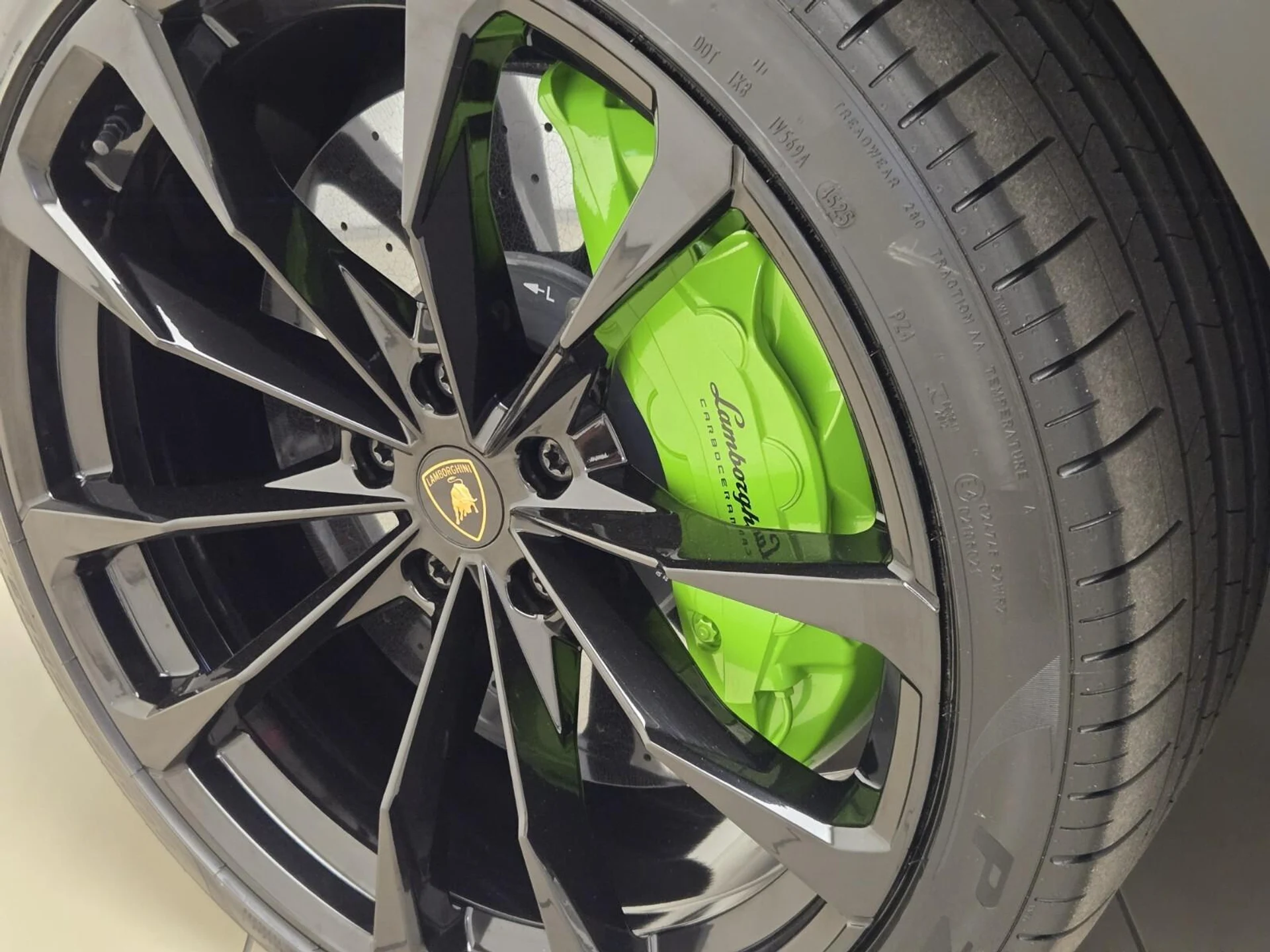 mph014_297636863_Used_2022_Lamborghini_Urus_1785561907_69f2482be3