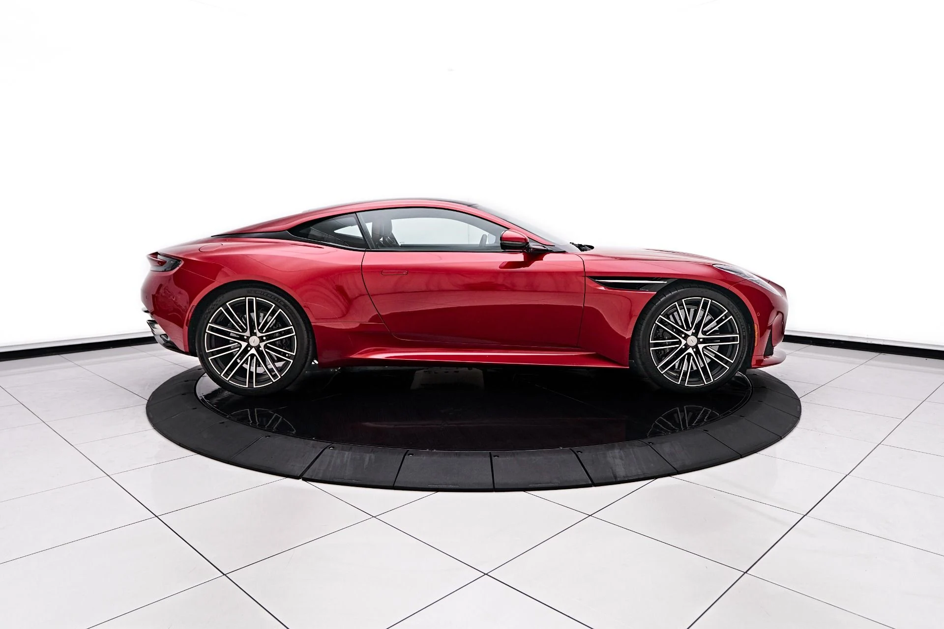 mph014_2982318059_Used_2024_Aston_Martin_DB_12_1756329442_c3df8298af