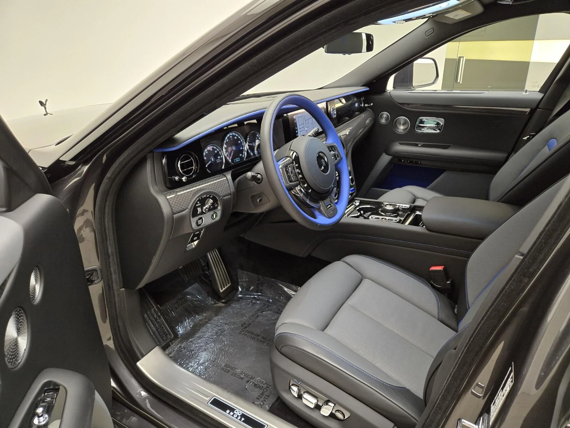 mph014_2982727830_Used_2023_Rolls_Royce_Ghost_1741259139_4fe507cbb4