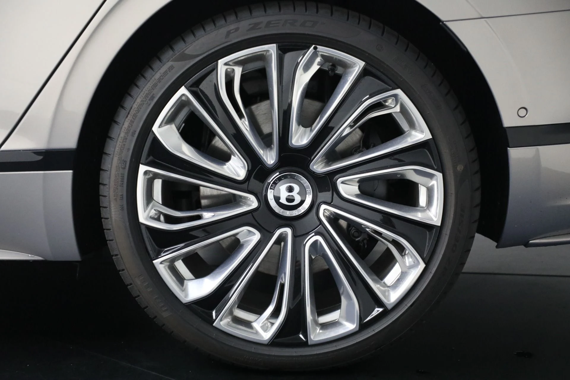 mph014_2985718881_New_2025_Bentley_Flying_Spur_Mulliner_981e485129