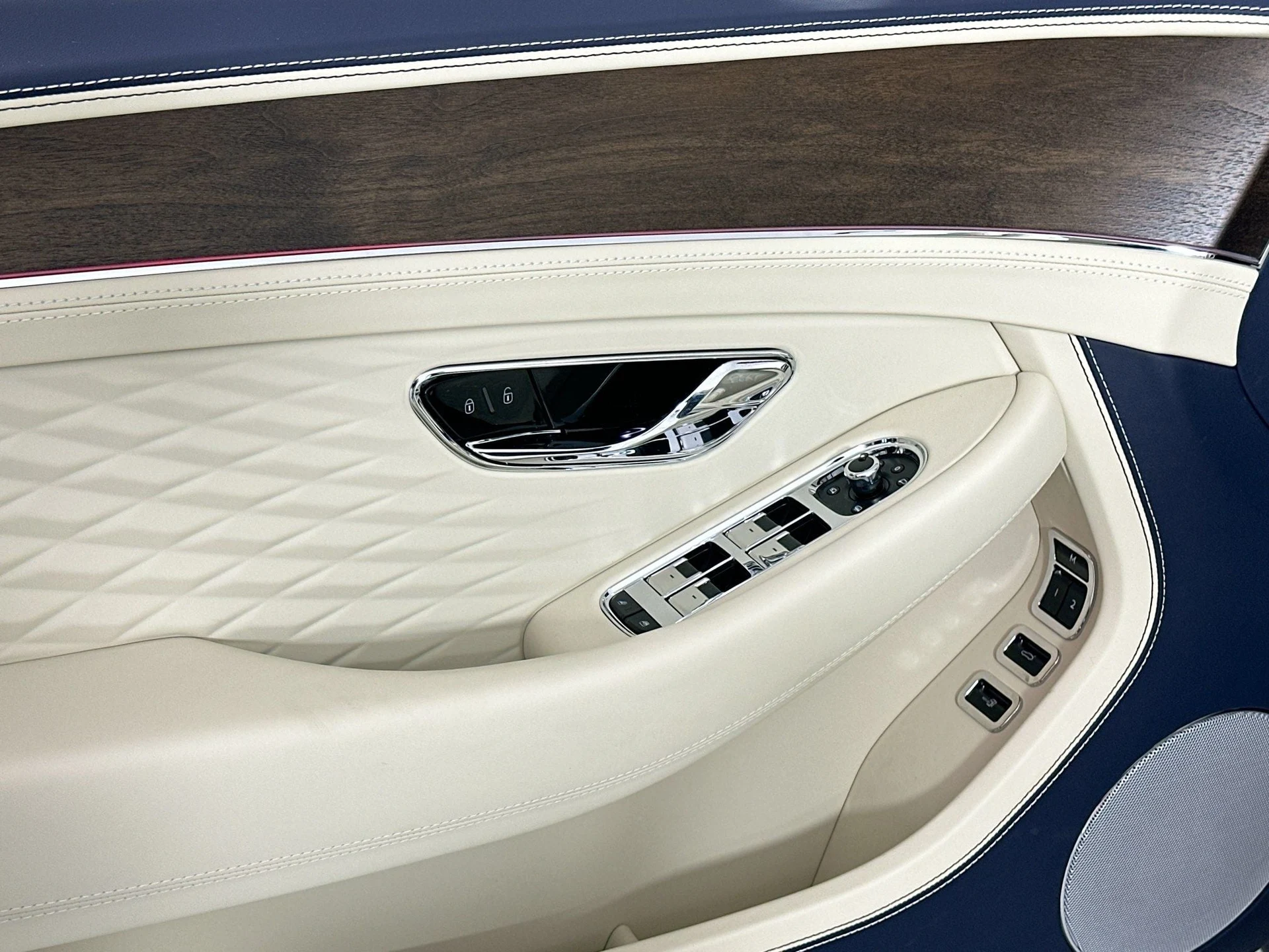 mph014_2988762808_15_562c945555