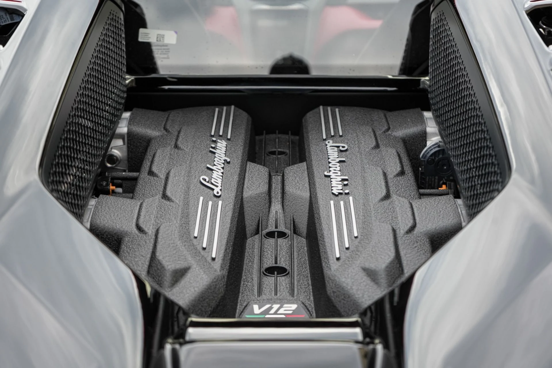 mph014_2989859039_Used_2025_Lamborghini_Revuelto_1790108001_048985e503