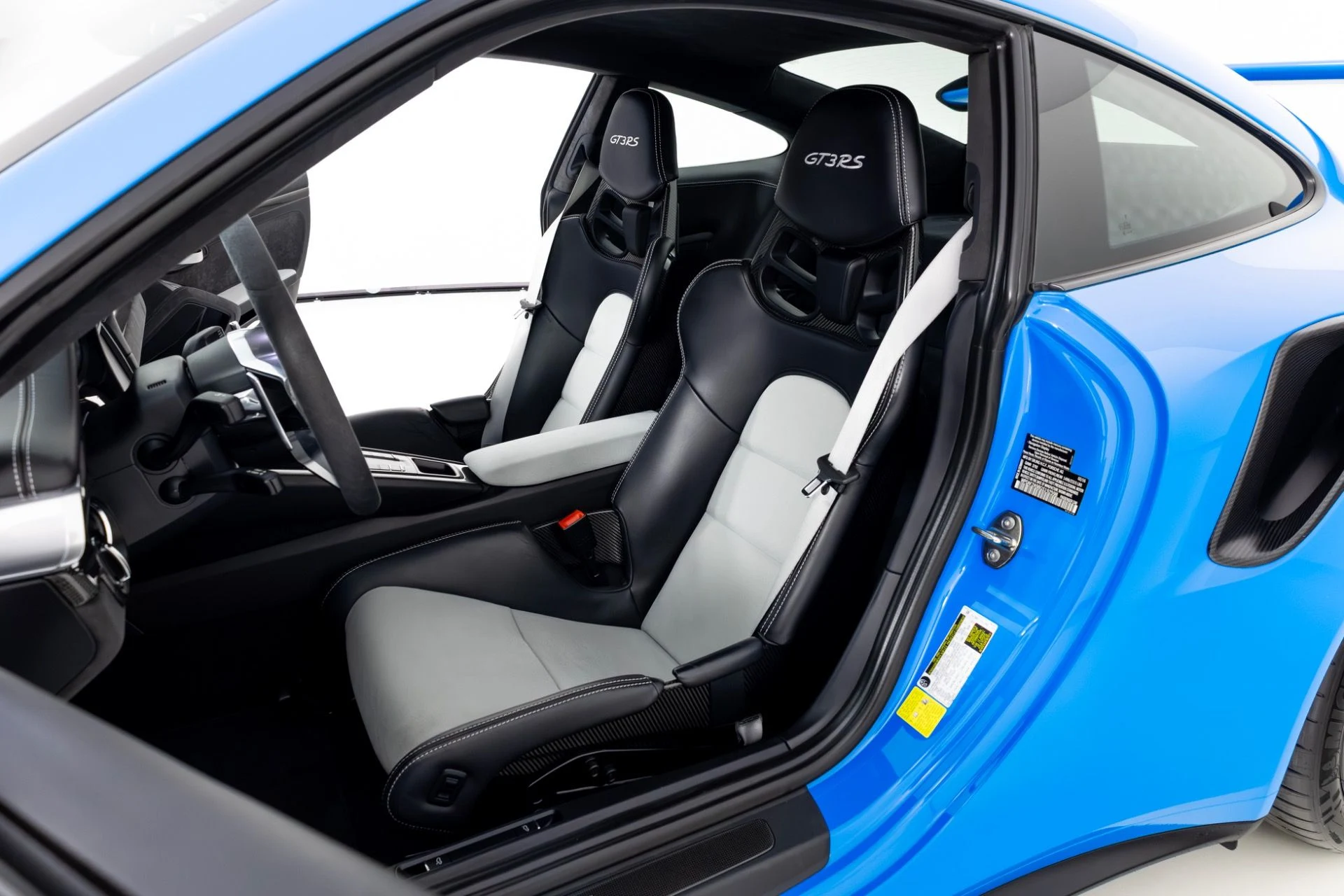 mph014_2990844633_Used_2016_Porsche_911_GT_3_RS_1769037873_10539b0dbe