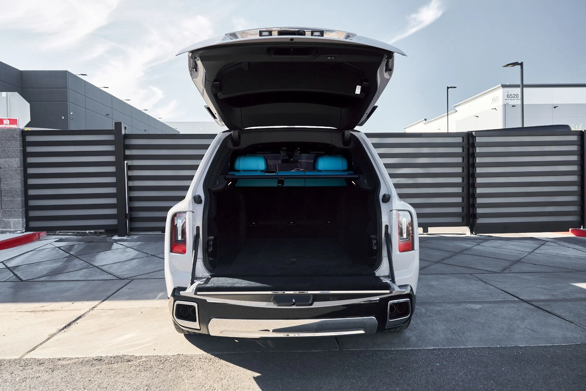 mph014_2993454168_Used_2025_Rolls_Royce_Cullinan_Base_1767668712_16e1f99286