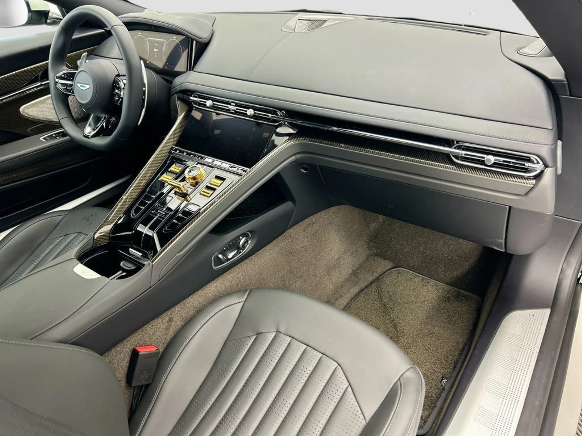 mph014_2994145549_used_2026_aston_martin_db12_coupe_8119_22986073_15_1024_913f1e715c