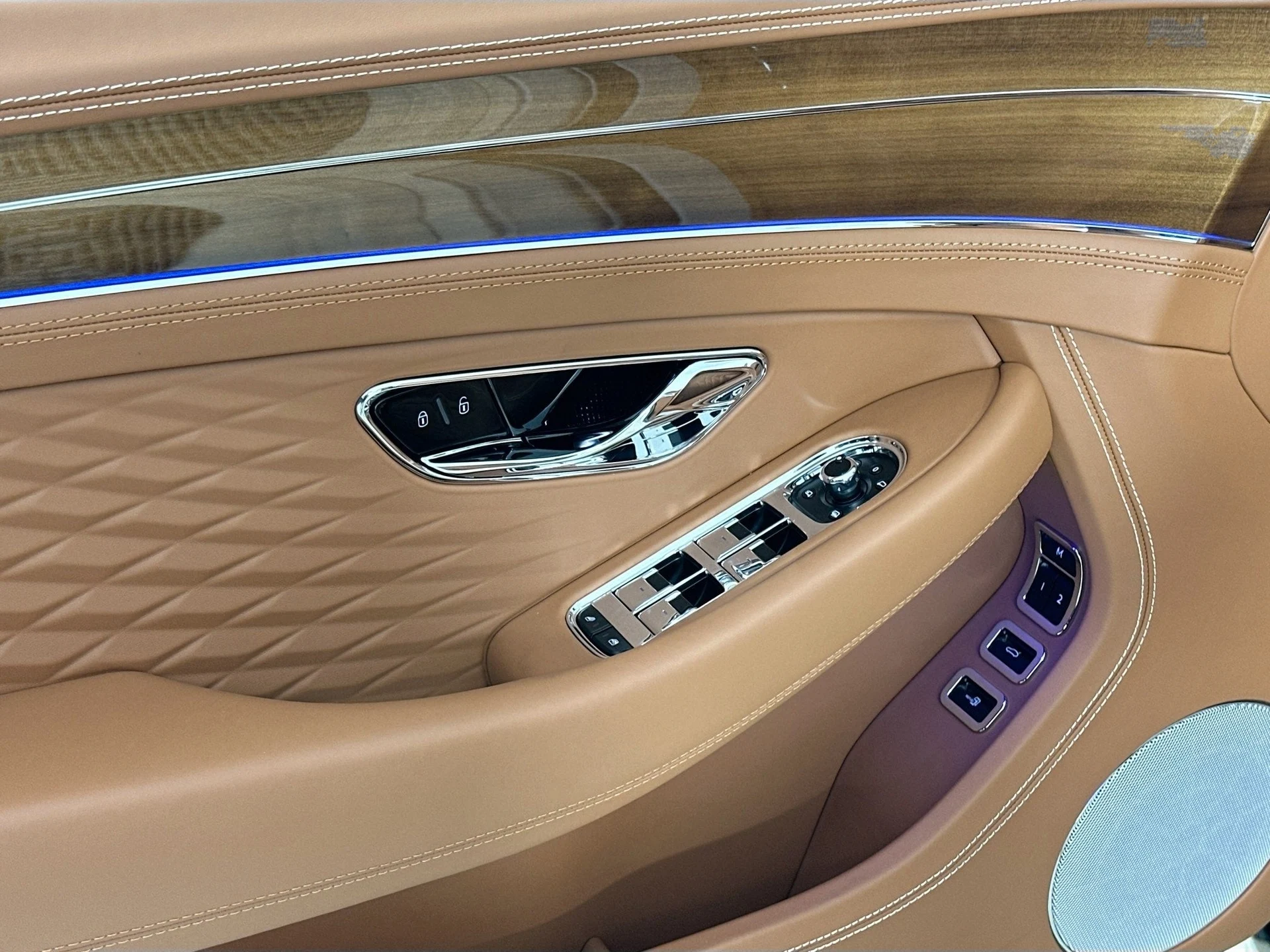 mph014_2996000183_15_12d2202fc2