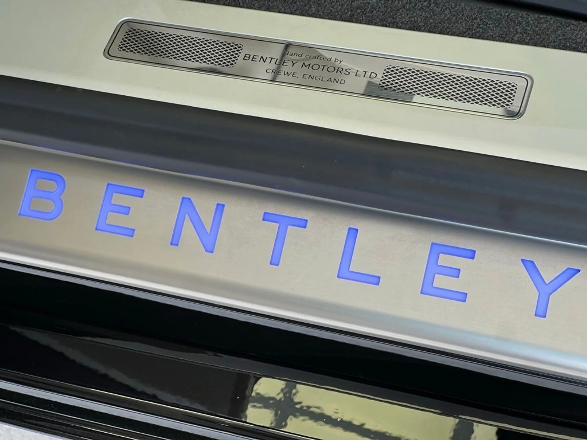 mph014_2998128012_0k257mhloc2id2q0mgjt5hmmy91z_351d46e917