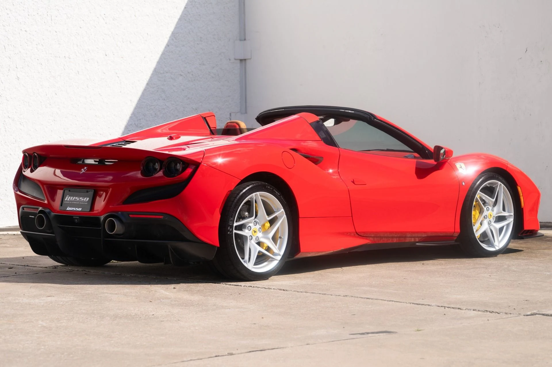mph014_3000987988_Used_2023_Ferrari_F8_Spider_1759528459_d202deee86