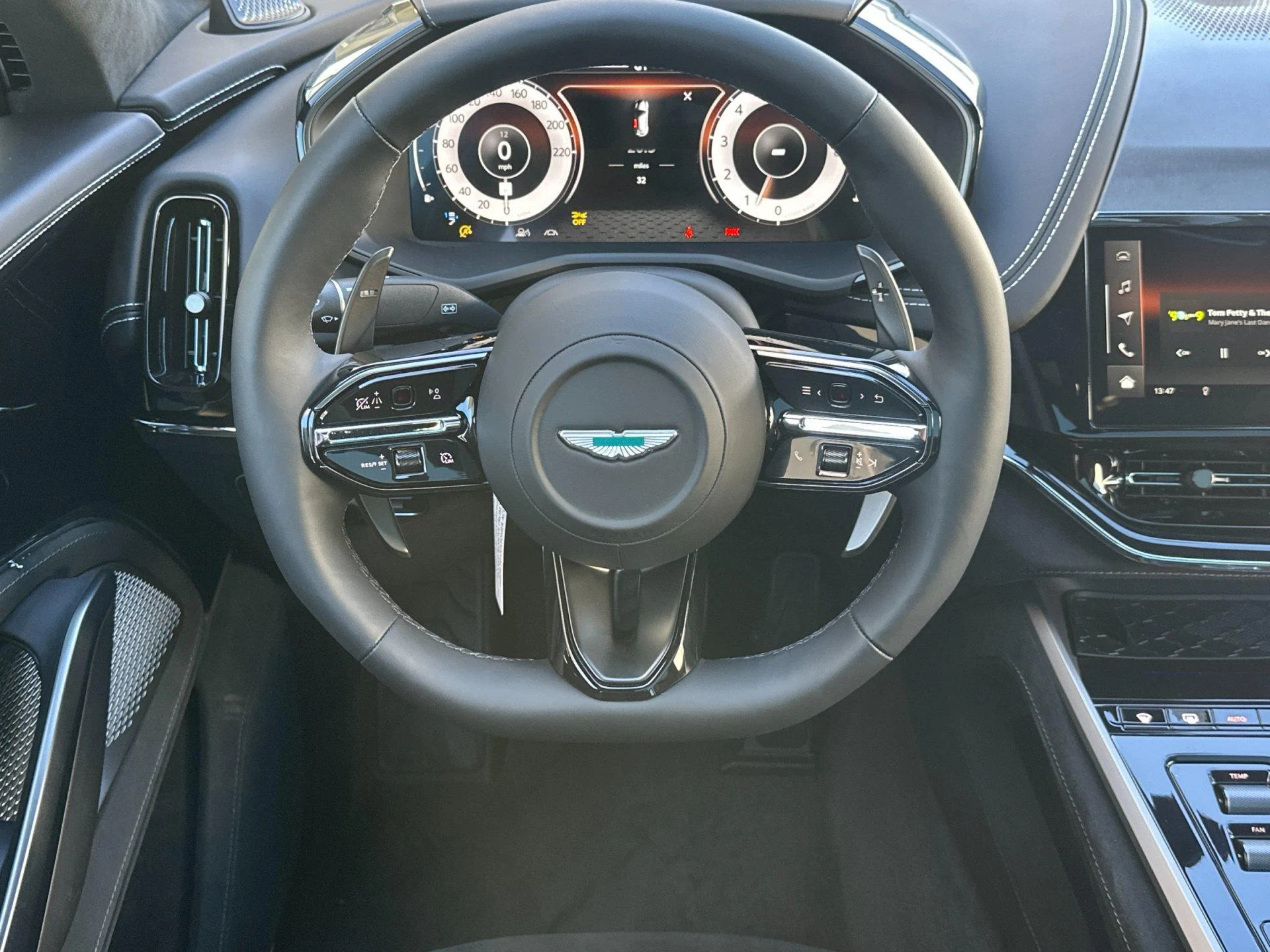 mph014_3002099807_New_2026_Aston_Martin_DBX_S_1790736470_b968371c2f