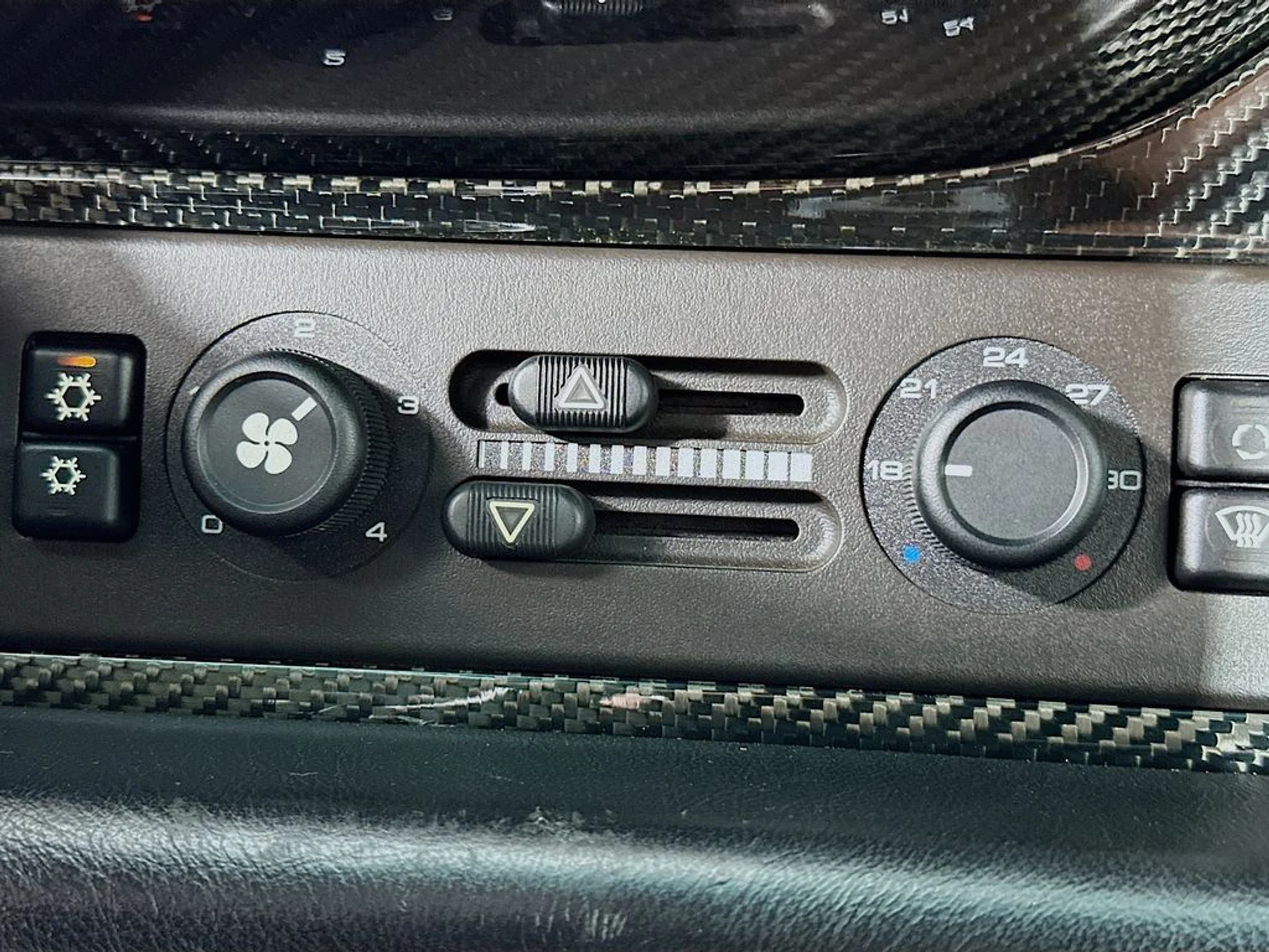 mph014_3010871506_fe02f128c217db78e18d12b80db2f351x_10d9a57649