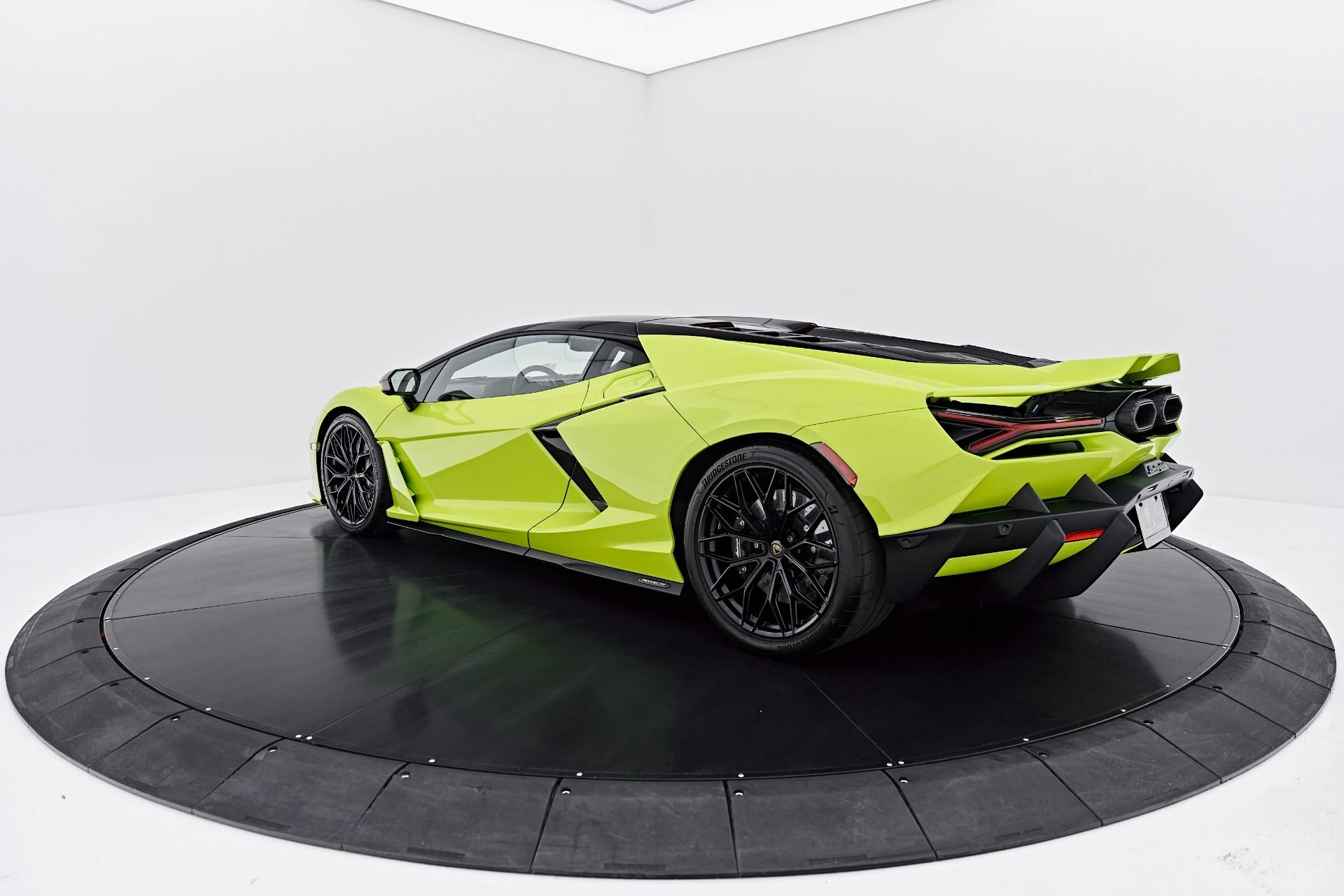 mph014_3023090954_Used_2026_Lamborghini_Revuelto_Base_1788485595_e1b97a0fd7