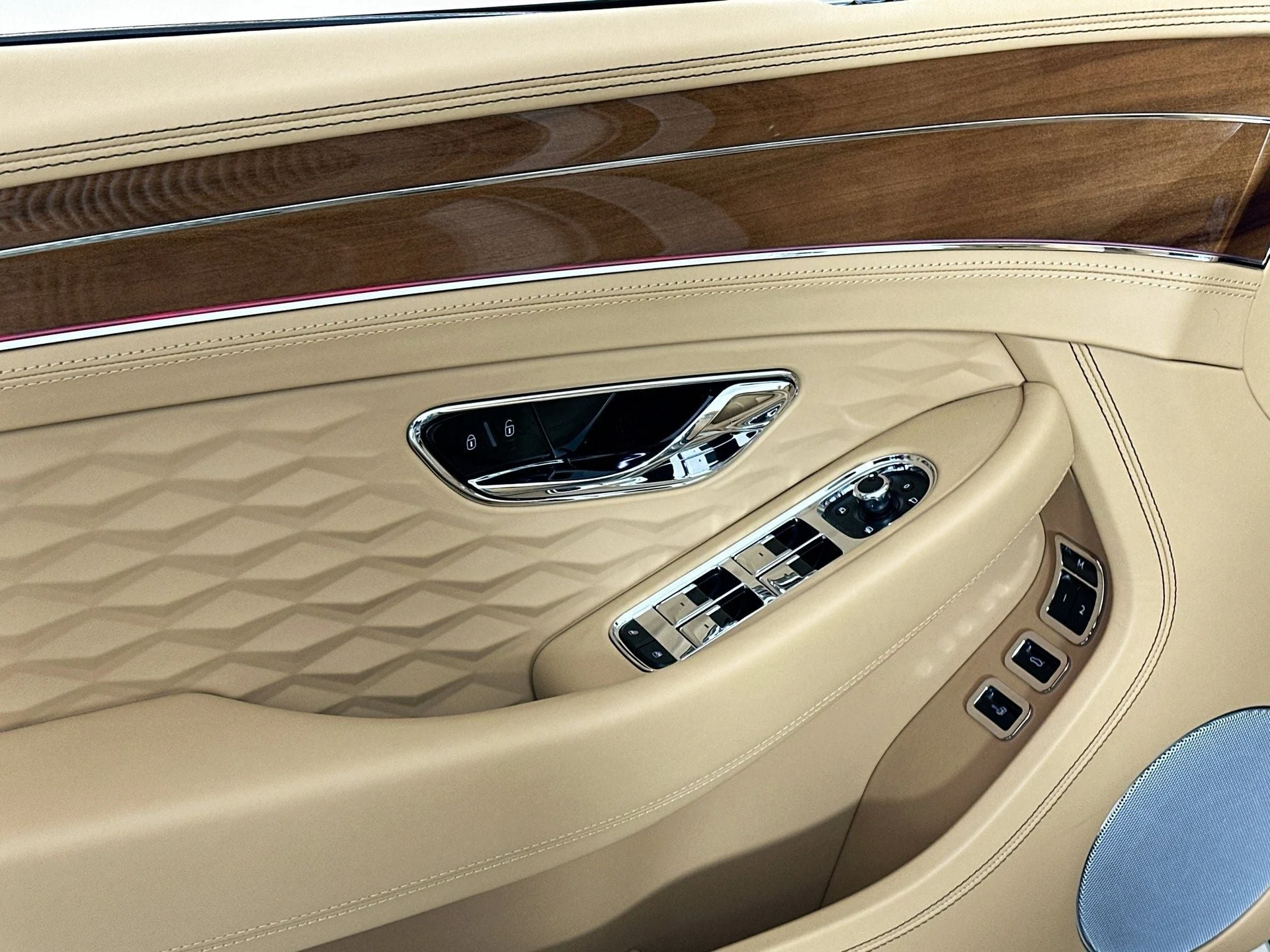 mph014_3033608264_15_0cfe62a636