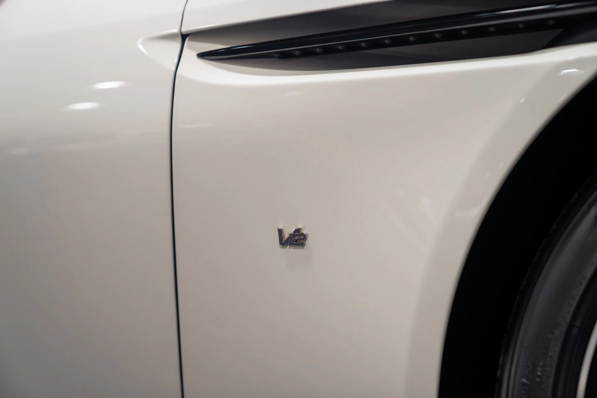 mph014_3044076067_Used_2018_Aston_Martin_DB_11_V12_1788901645_1f5c6547e7