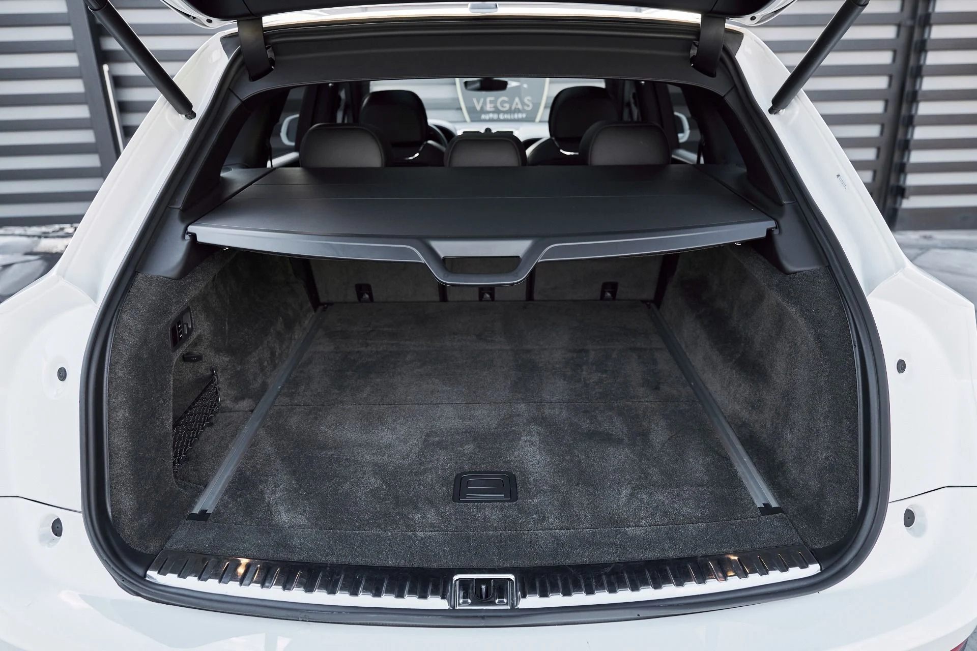 mph014_3046379177_Used_2022_Bentley_Bentayga_V8_1768246099_f3764a4021