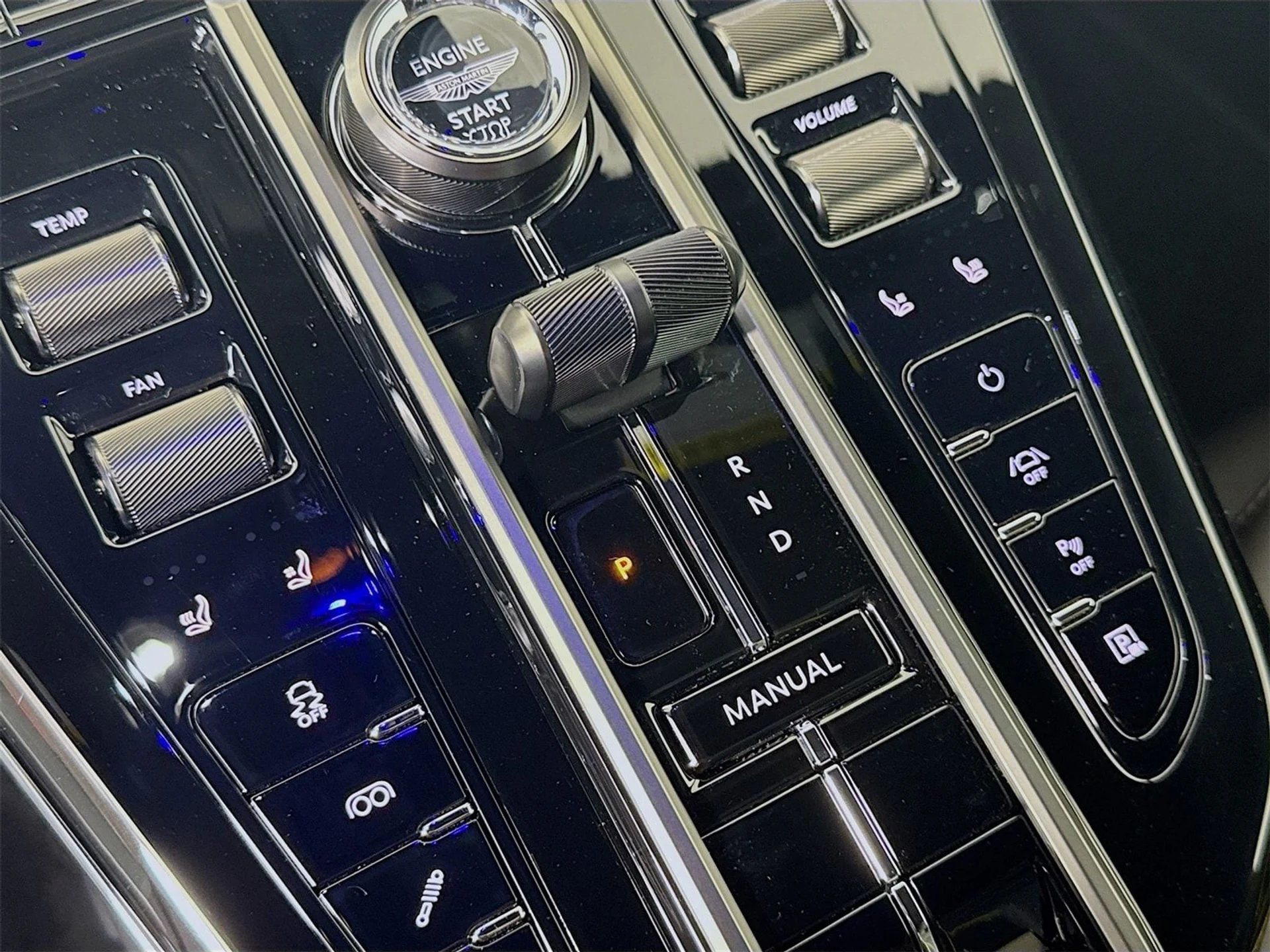 mph014_3050072204_03d9861fa4724e8b8e0af5d1149a2bb6x_f14c1f7ceb