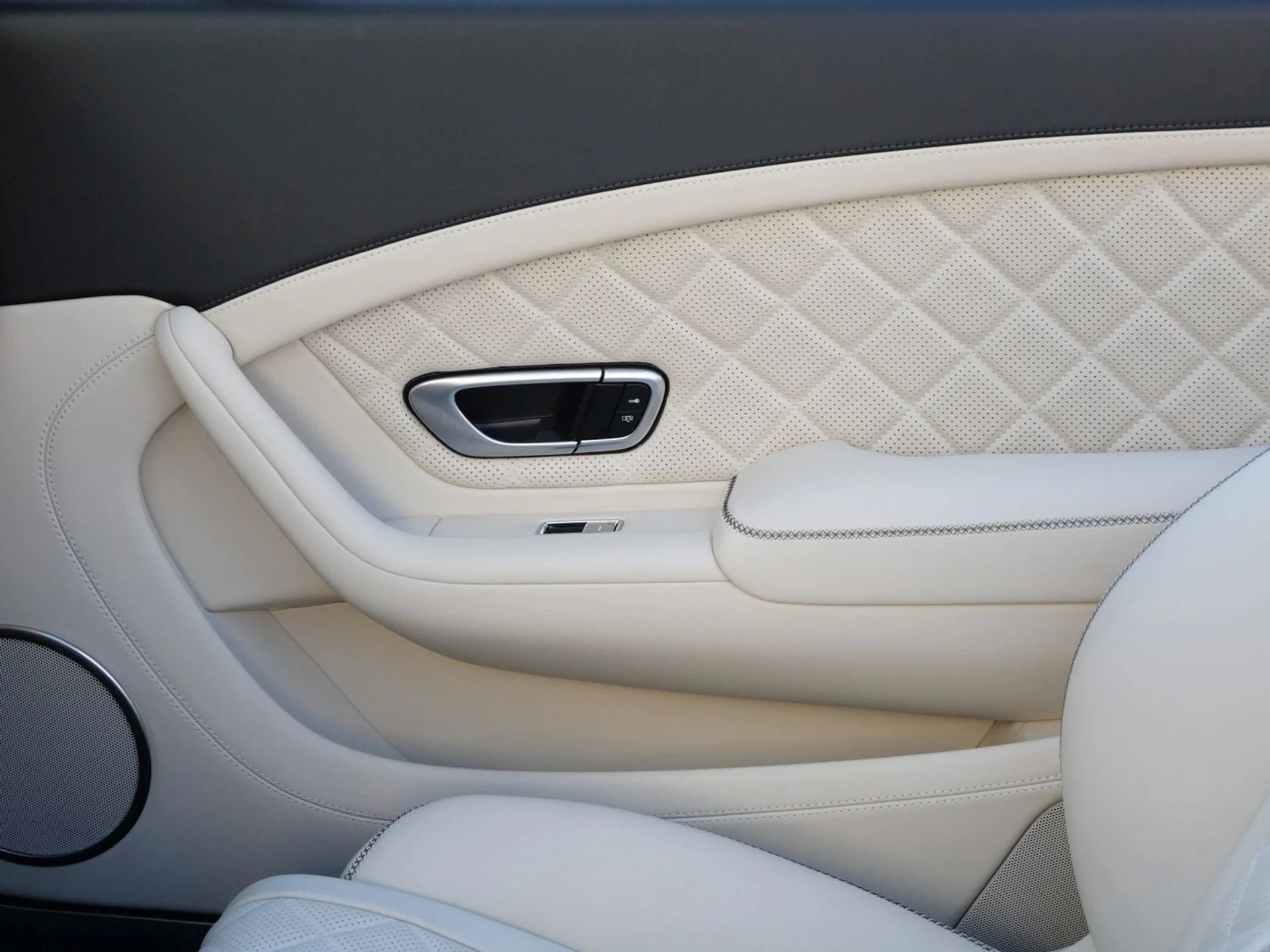 mph014_3054435823_2cbee7c2be8e708b03cc0c549f6df986x_a8598d79ce