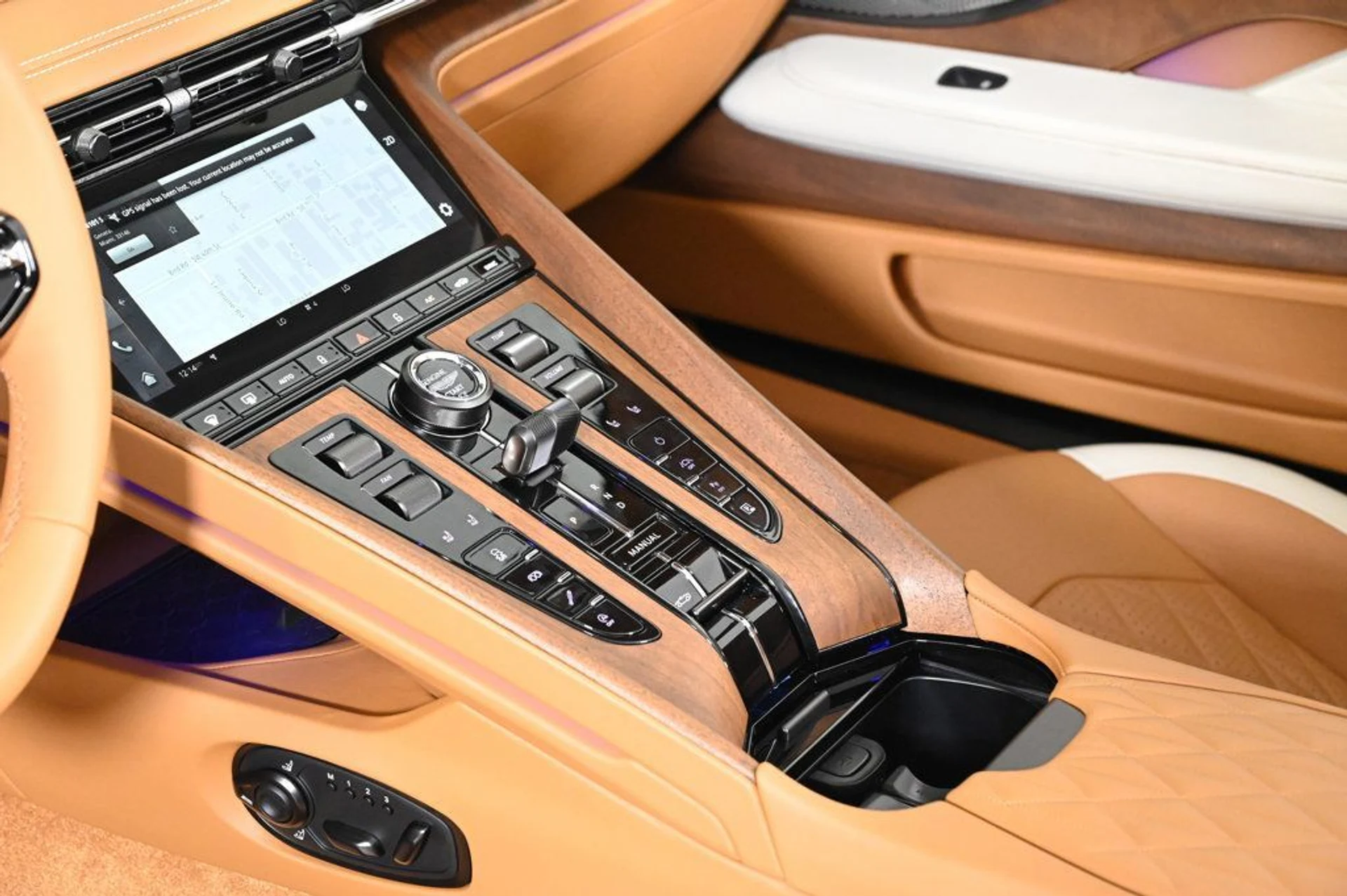 mph014_3057425108_new_2026_aston_martin_db12_11350_22928524_14_1024_db471c1dca