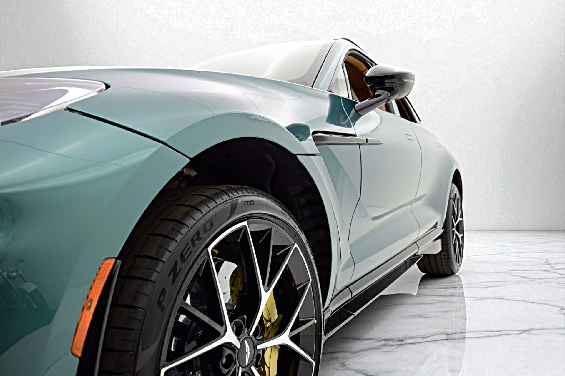 mph014_3063532210_New_2025_Aston_Martin_DBX_707_01af558bc5