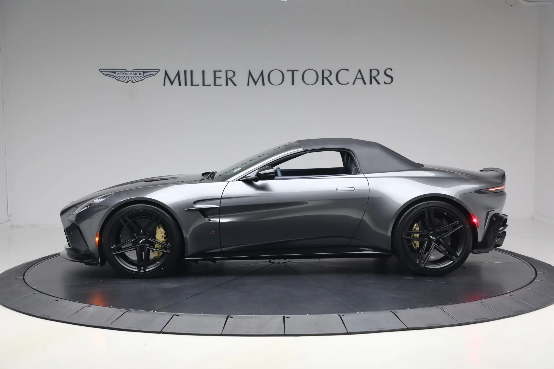 mph014_3064570546_New_2026_Aston_Martin_Vantage_S_Roadster_1787407546_b8764ef795