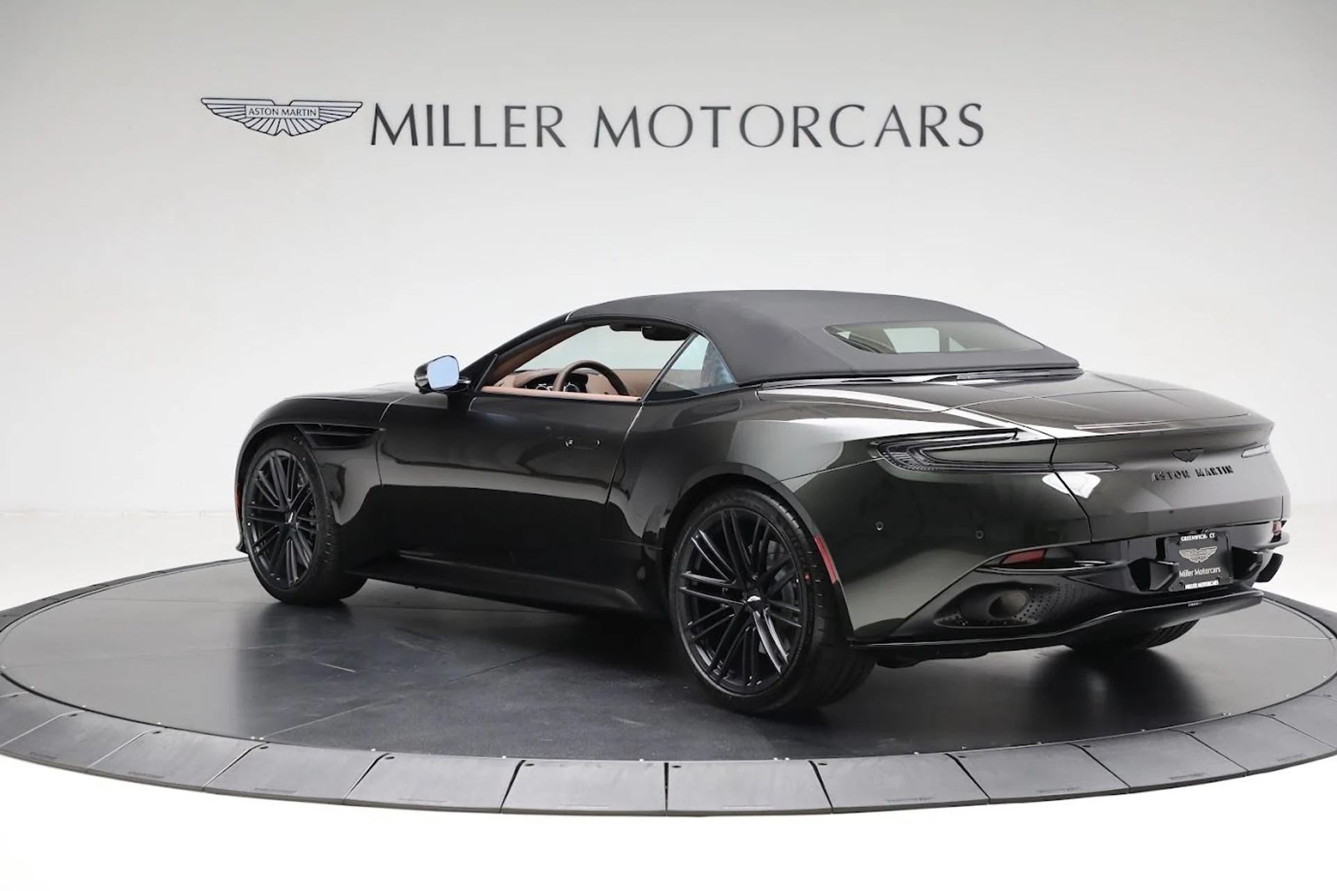 mph014_3071702151_Used_2024_Aston_Martin_DB_12_Volante_64a789a2cd