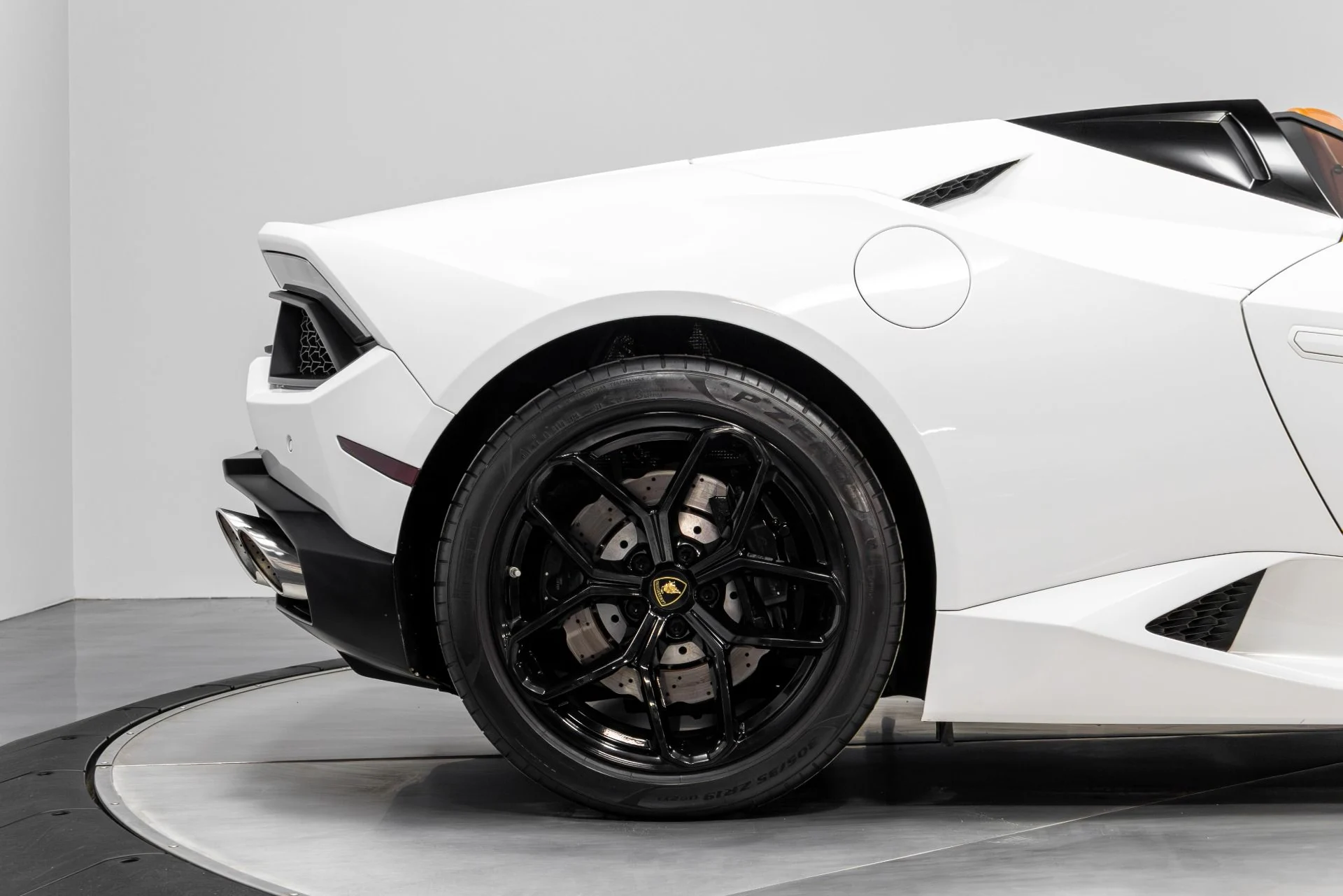 mph014_3089156648_Used_2019_Lamborghini_Huracan_LP_580_2_S_1778195053_3c0ee1f0ae