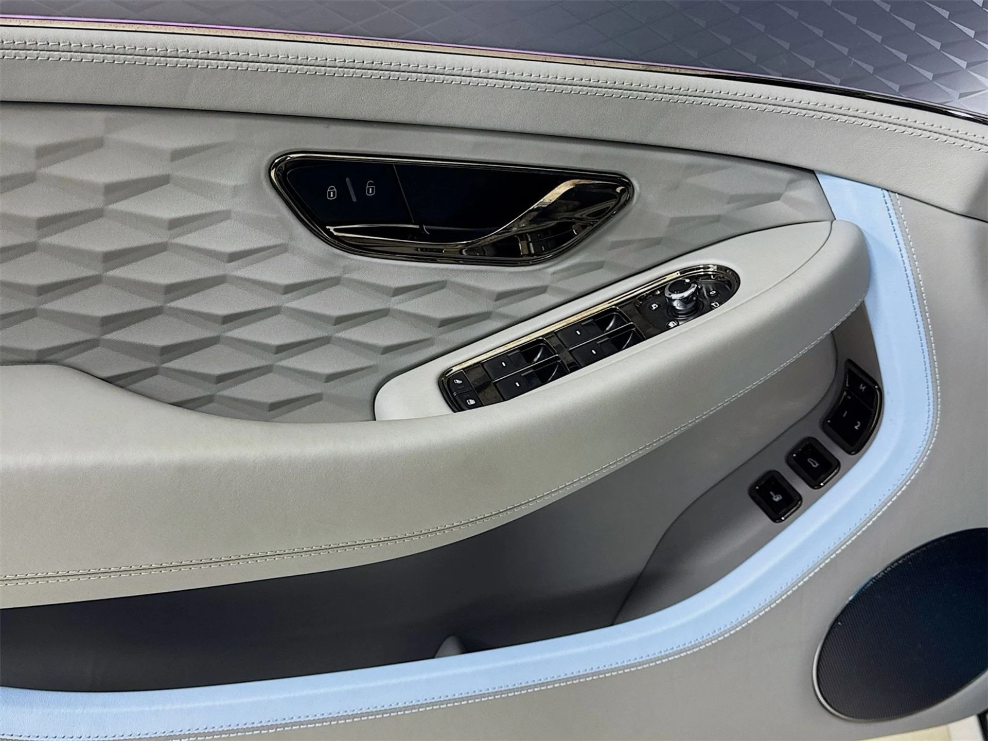 mph014_3096960913_5ca4f6e8c8e4fcb11a949bcc0ef9efc8x_2306167152