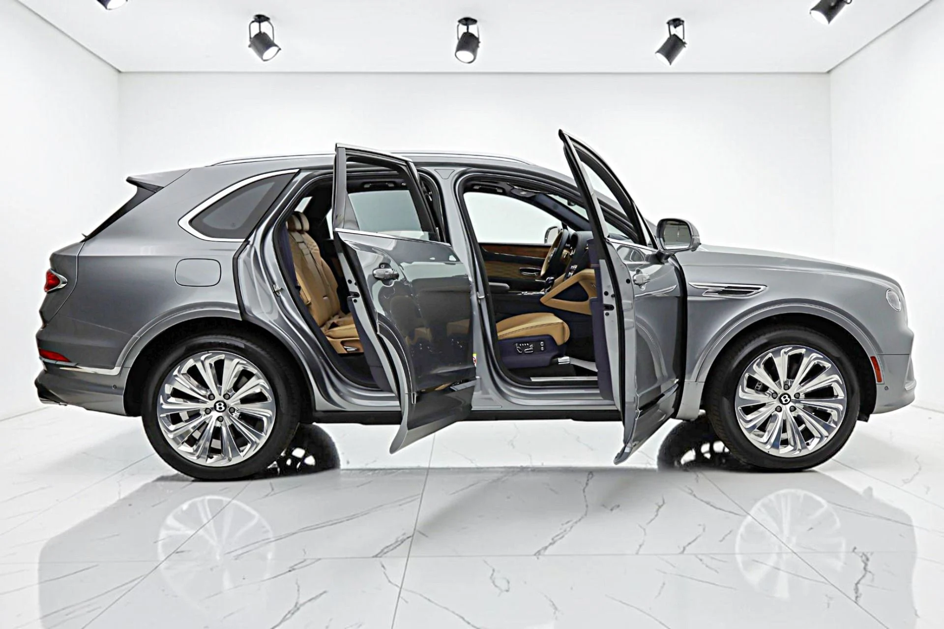 mph014_3118834295_Used_2025_Bentley_Bentayga_Azure_V8_LEASE_OPTIONS_AVAILABLE_9e9913fa16