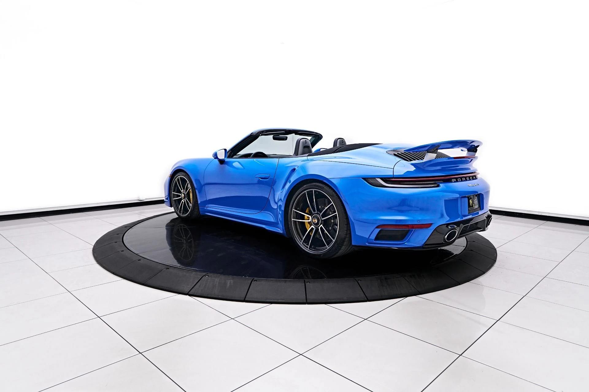 mph014_312096242_Used_2023_Porsche_911_Turbo_S_1755219386_b57200decb