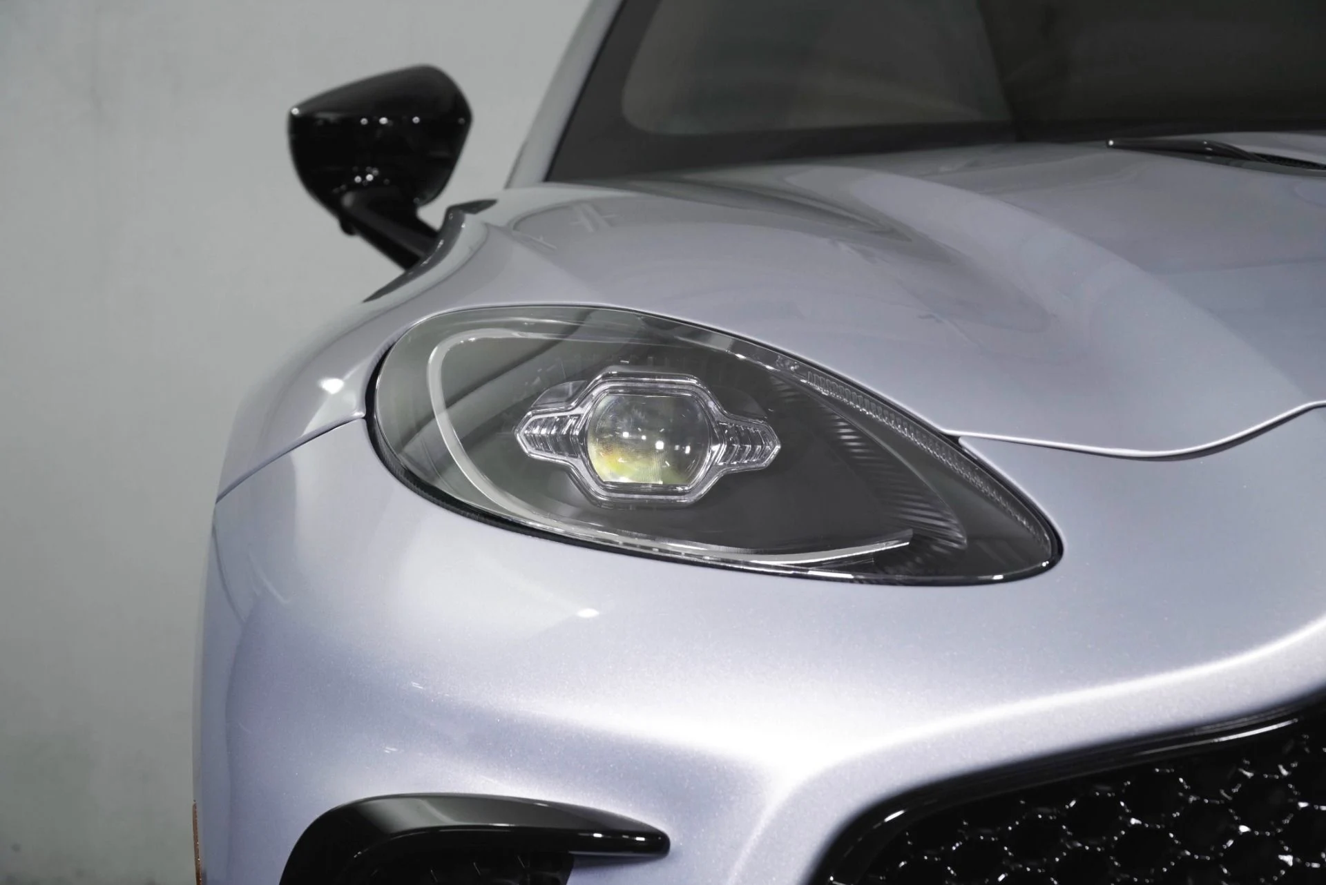mph014_313330299_New_2026_Aston_Martin_DBX_S_1790626879_7a003c4eaf