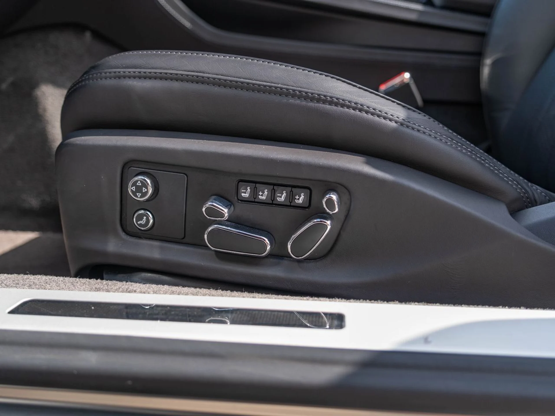 mph014_3133792430_d20b61a4447a5957432a8113f666f65ex_5841e3c97b