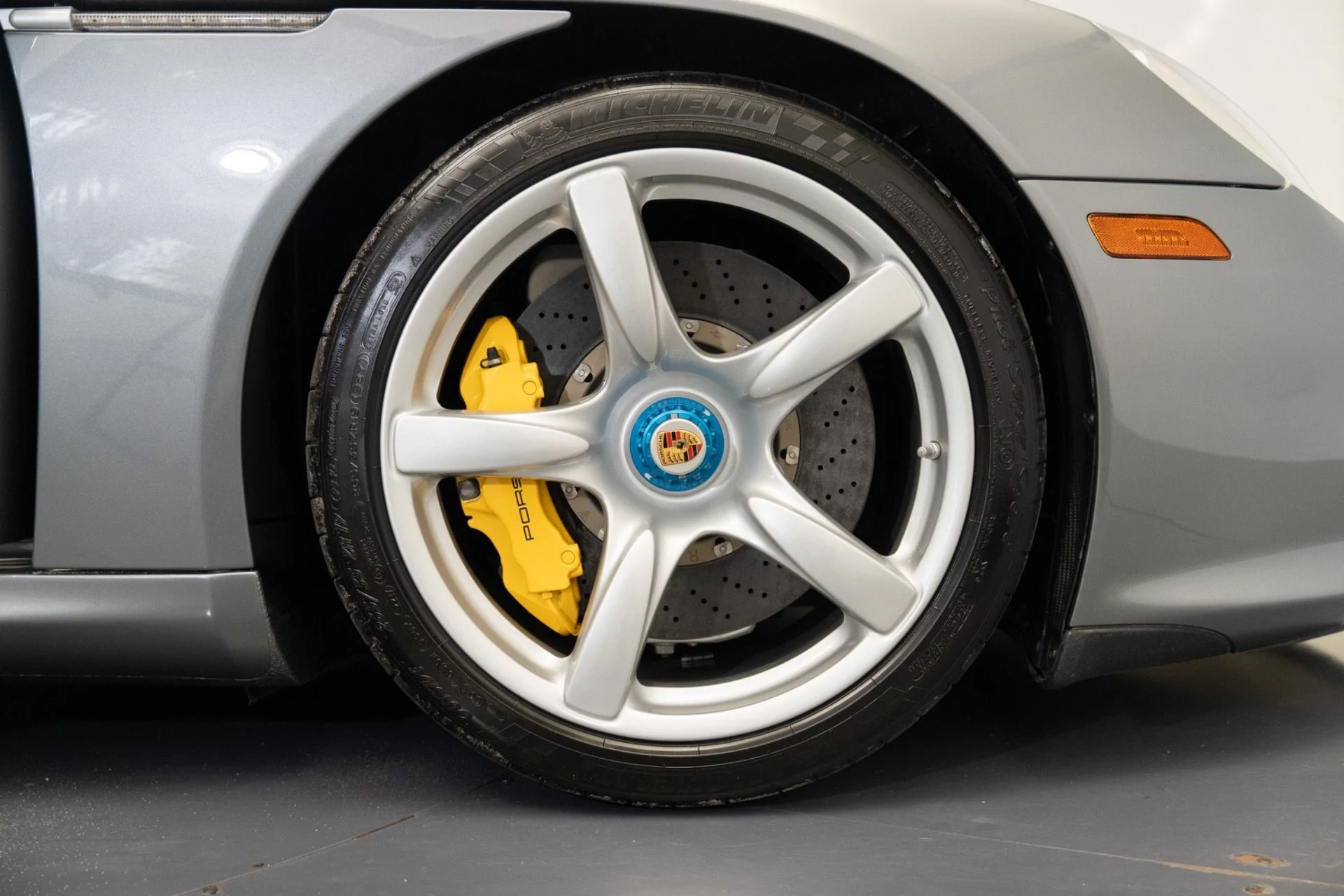 mph014_3134992308_Used_2004_Porsche_Carrera_GT_1793121941_8ae7c9581f