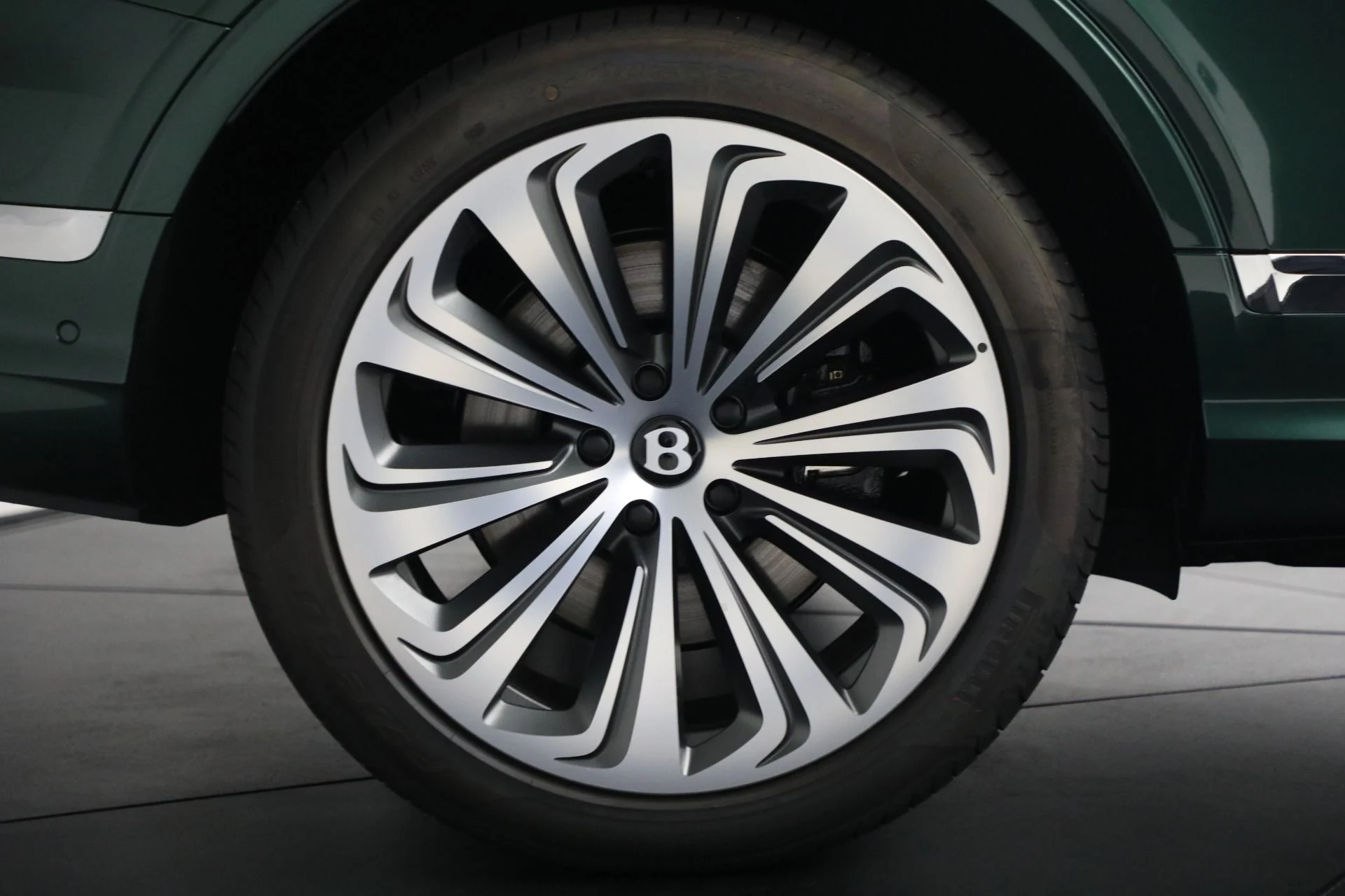 mph014_3136207318_New_2025_Bentley_Bentayga_Atelier_V8_7bcf08de6a