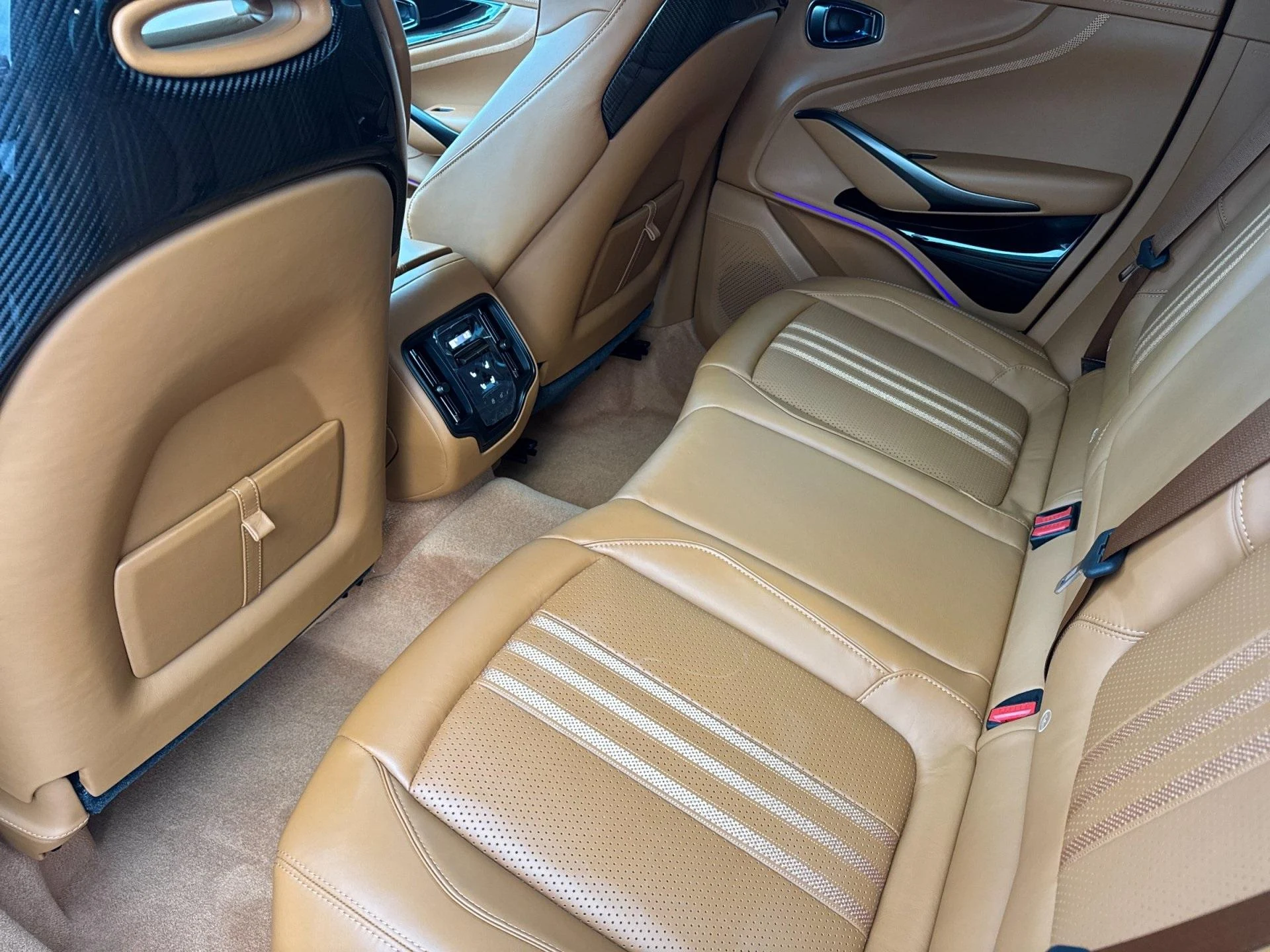 mph014_3145897844_New_2026_Aston_Martin_DBX_707_1767798691_139fe02532